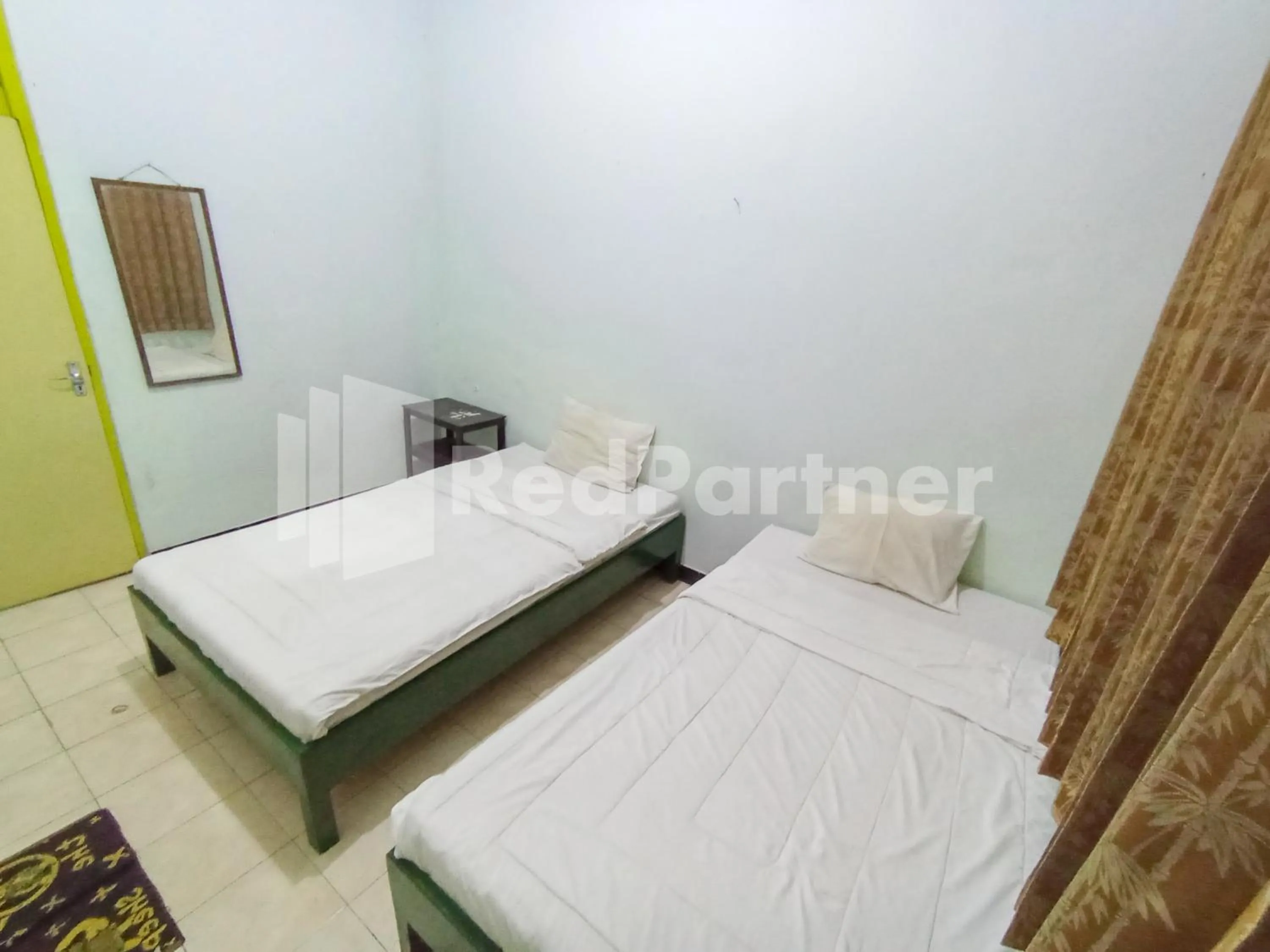 Bedroom, Bed in Orange inn RedPartner Madiun