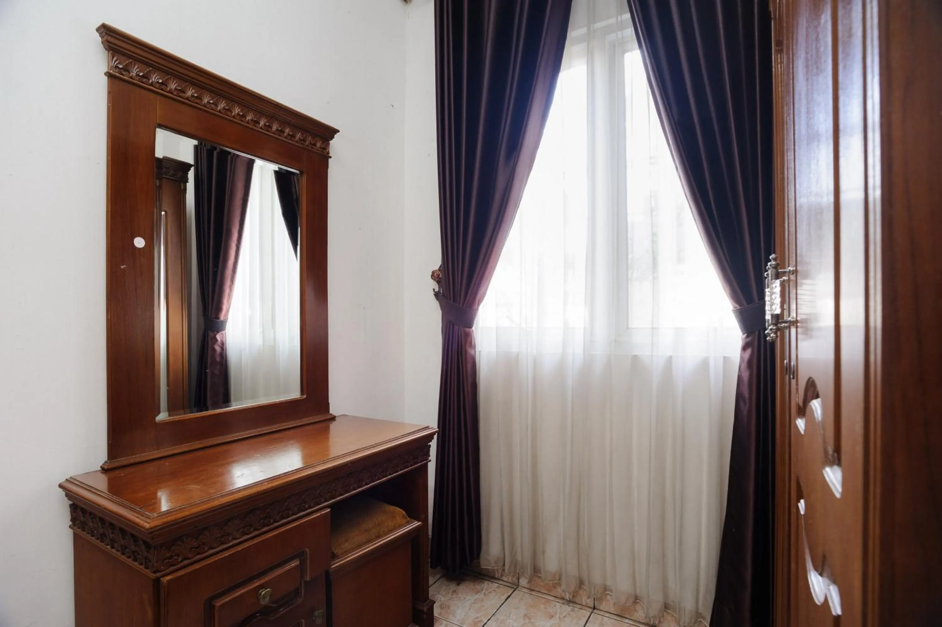 Bedroom in RedDoorz syariah near AEON Mall Tanjung Barat