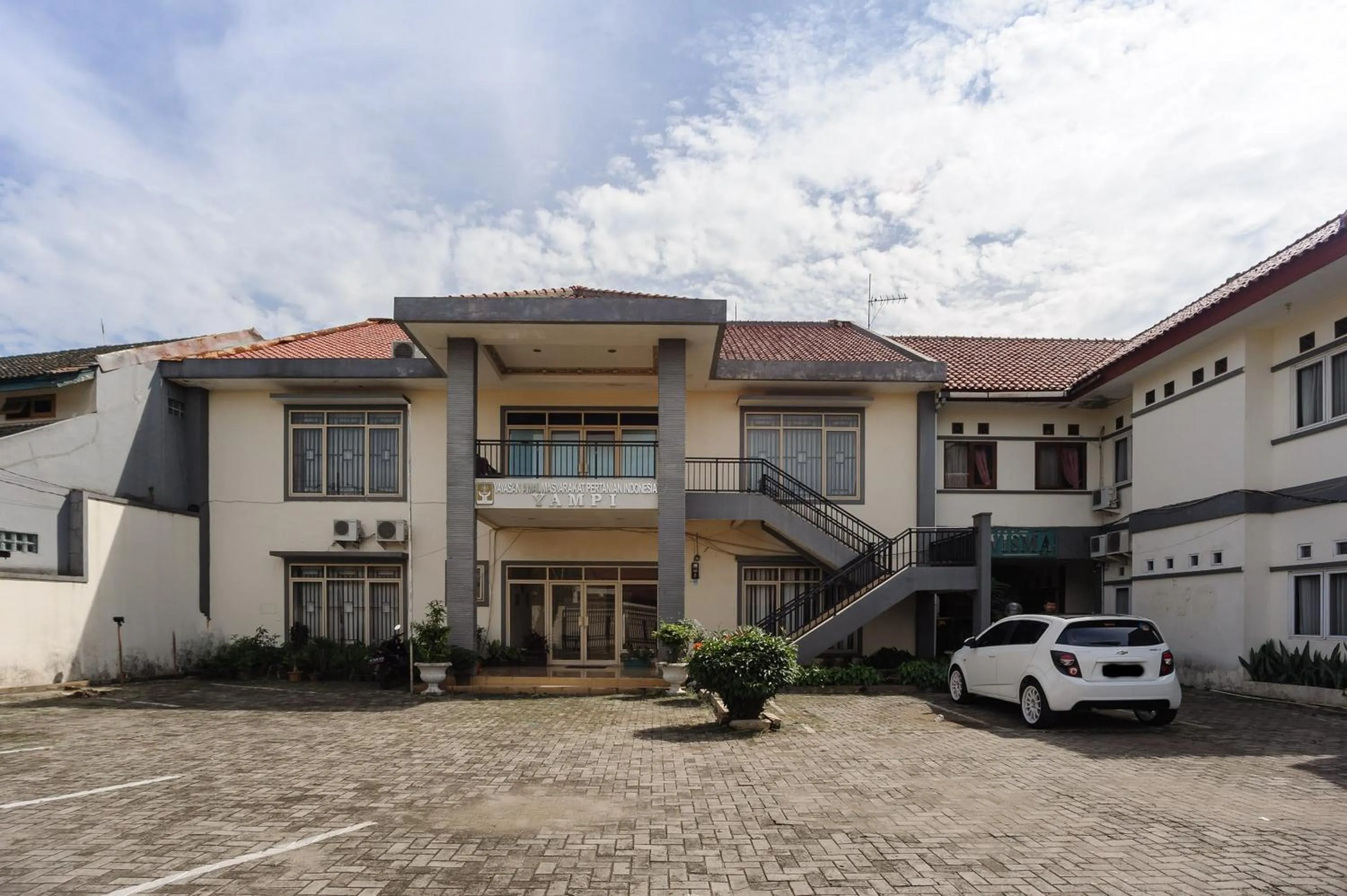 Property building in RedDoorz syariah near AEON Mall Tanjung Barat