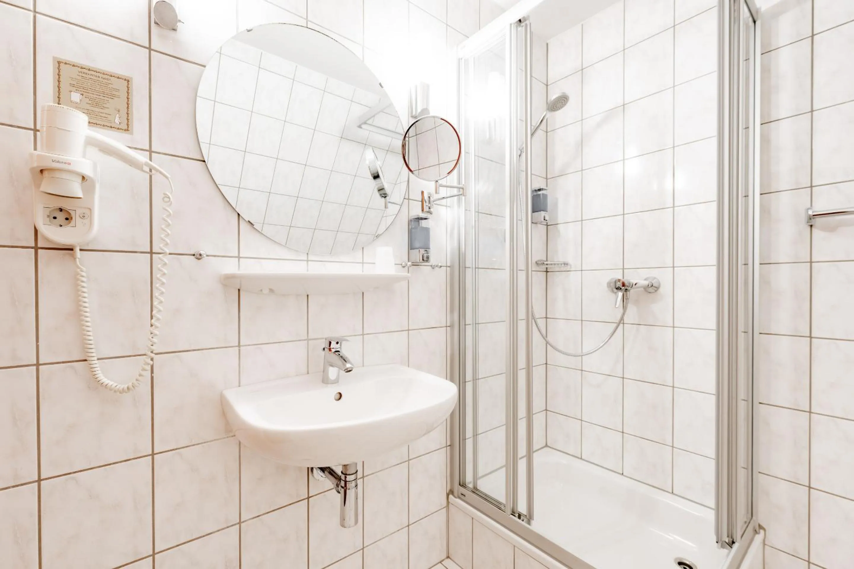 Bathroom in Hotel Domschatz