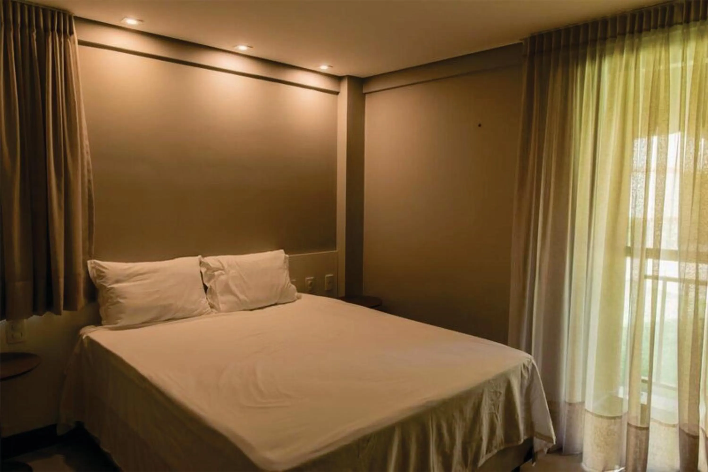 Bed in Manhattan Beach Riviera