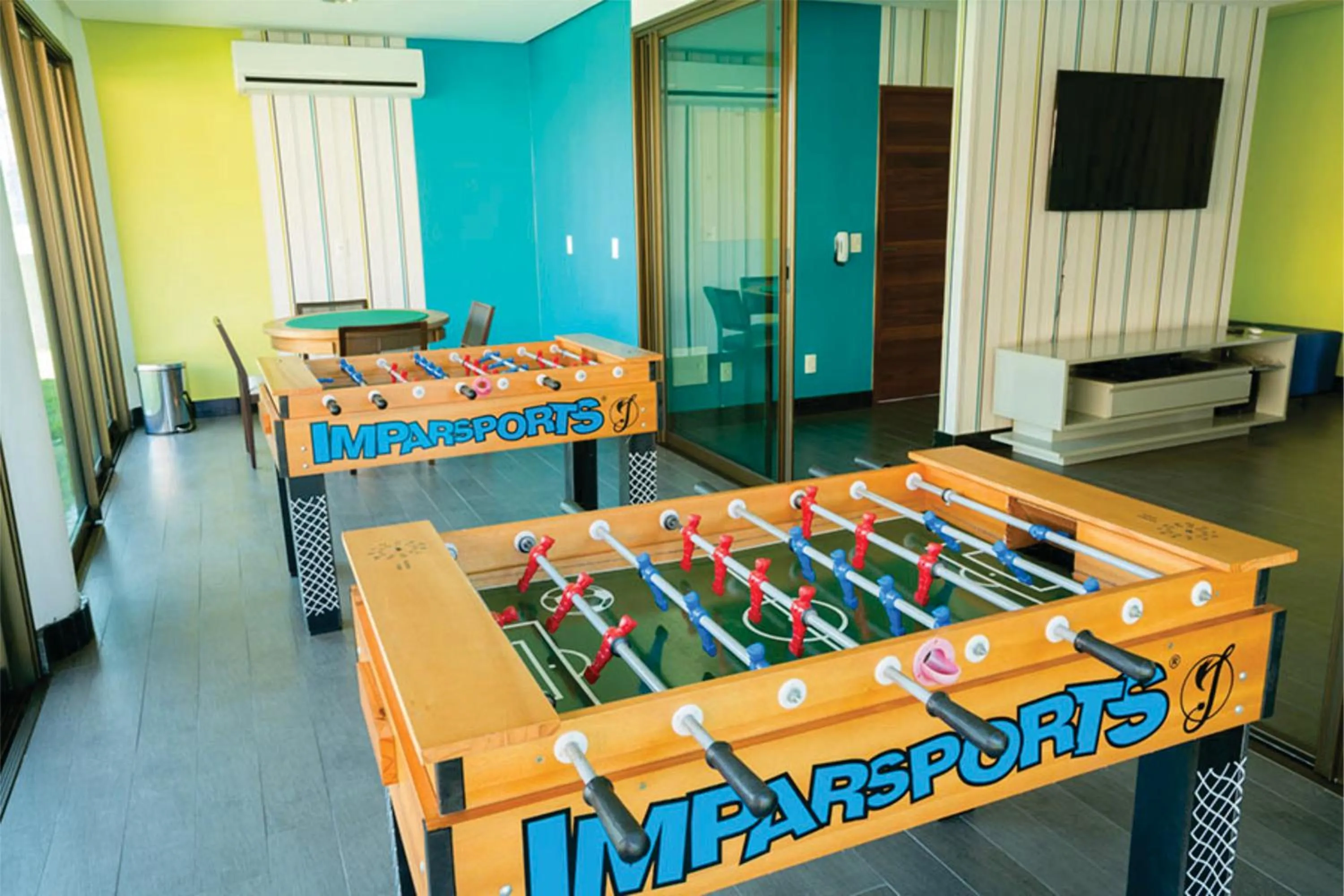 Game Room in Manhattan Beach Riviera