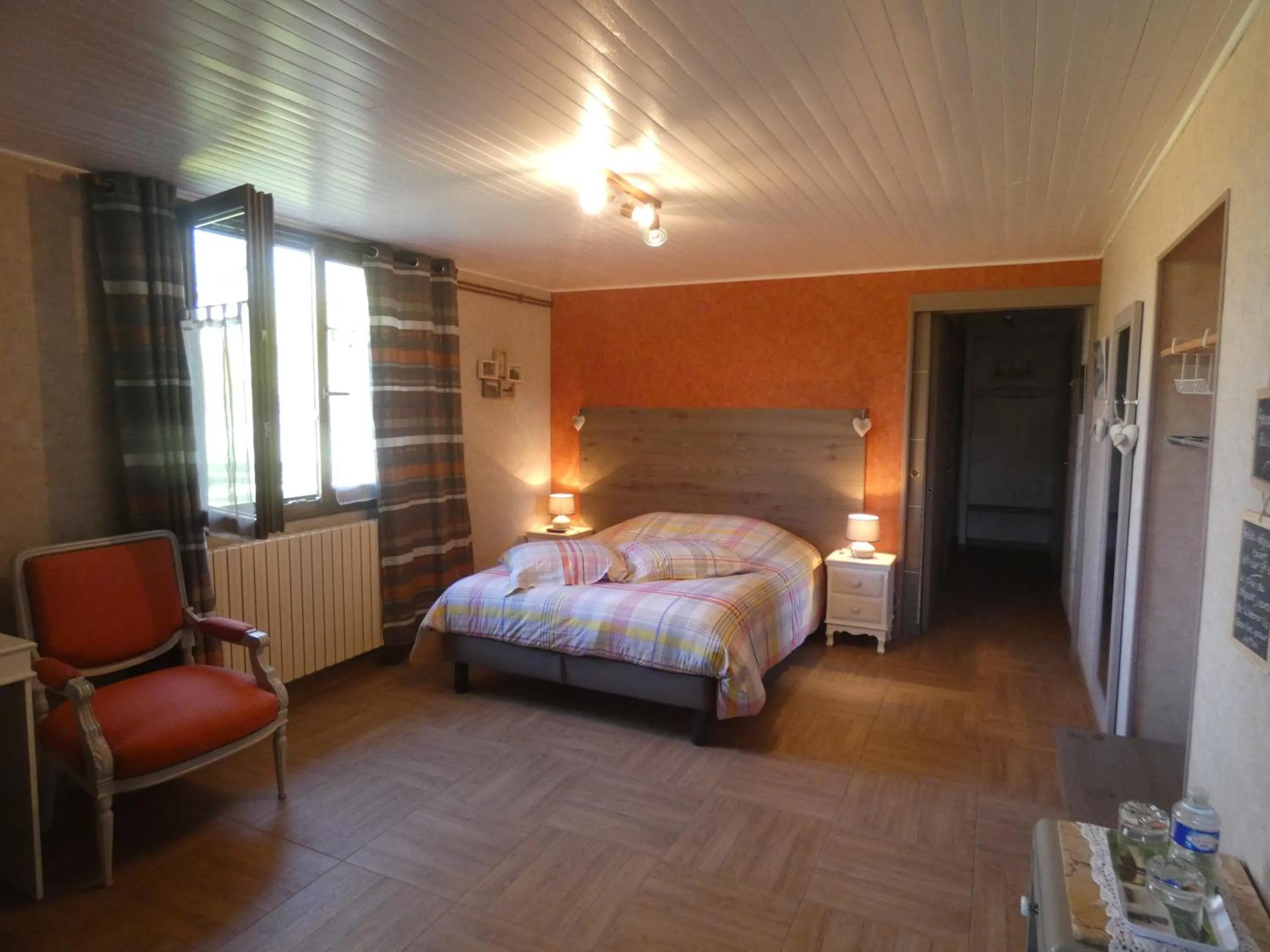 Bedroom, Bed in La mare aux grenouilles