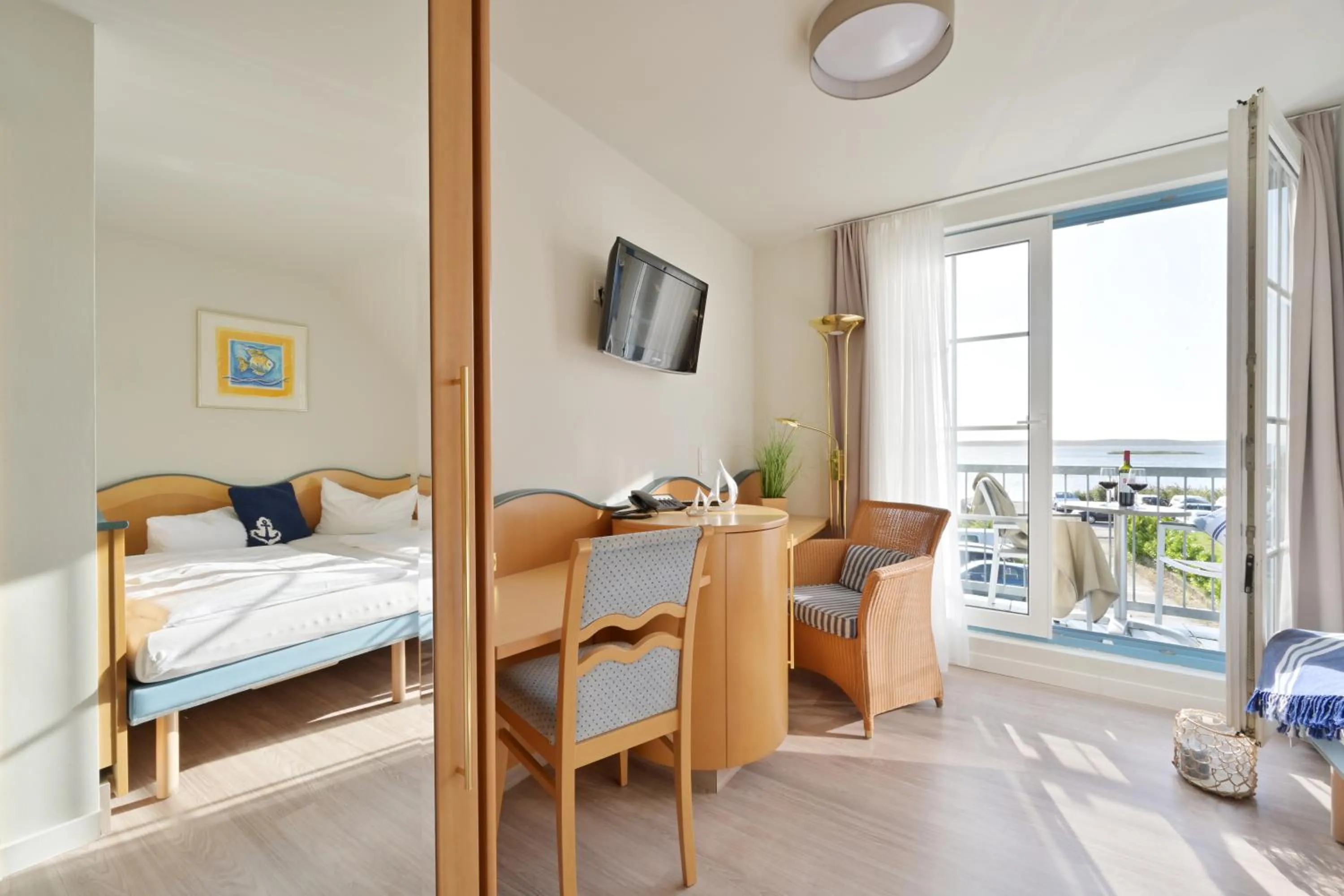 Seating area, Bed in Hotel- & Ferienanlage Kapitäns-Häuser Breege