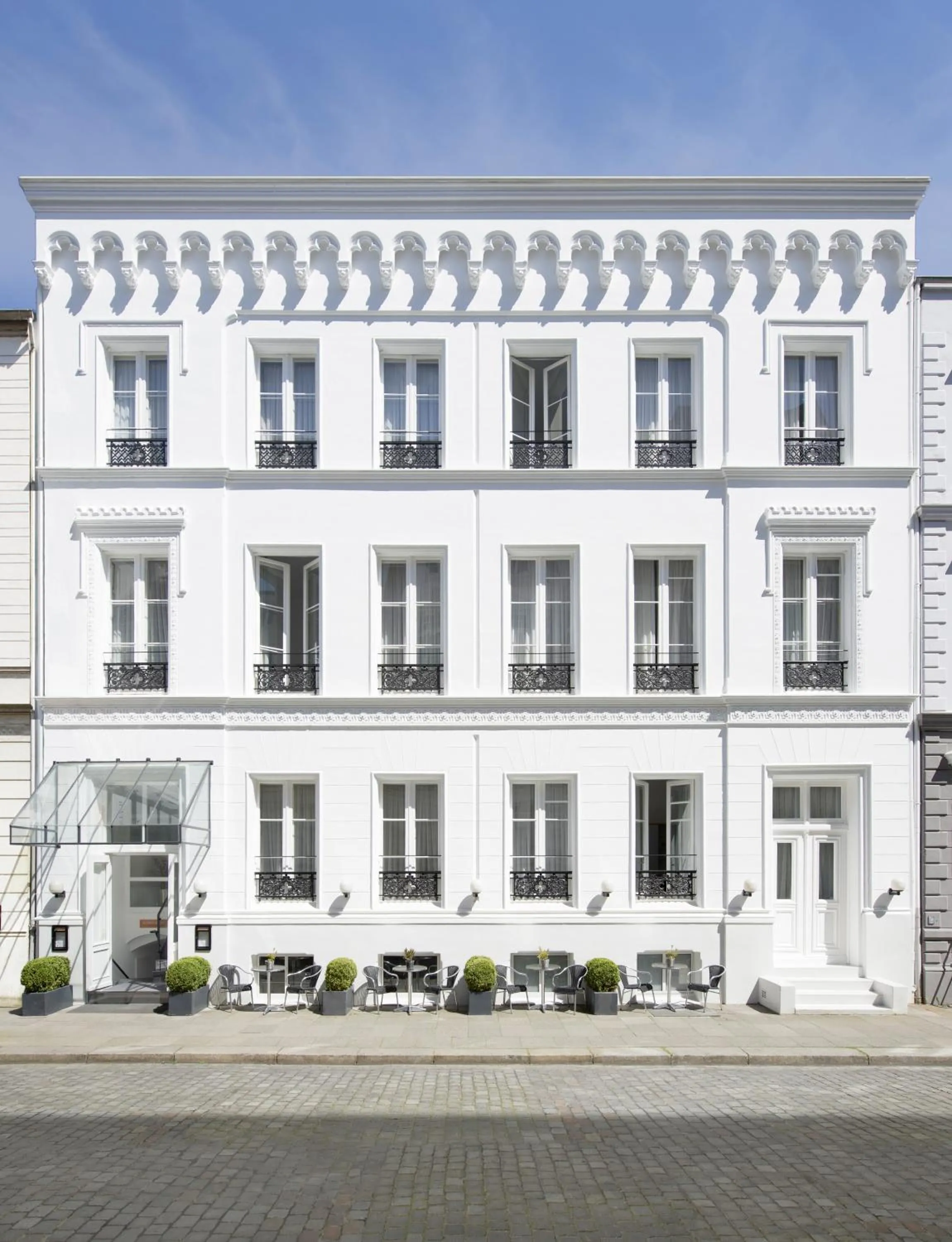 Property building in Aussen Alster Hotel