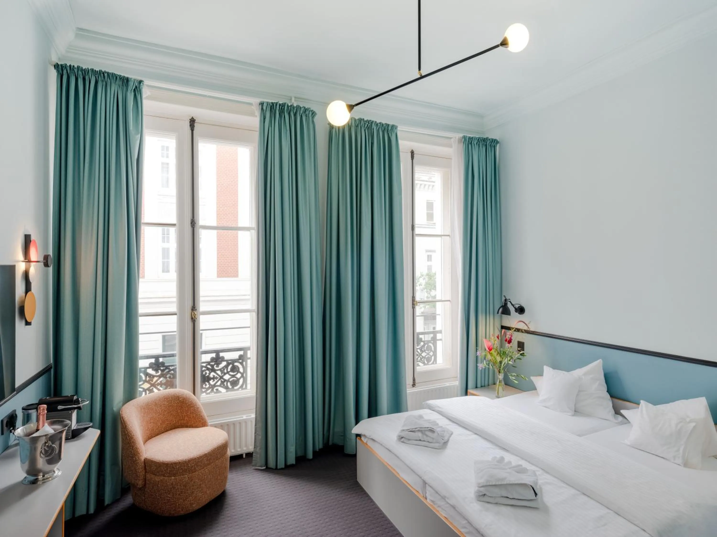 Bed in Aussen Alster Hotel