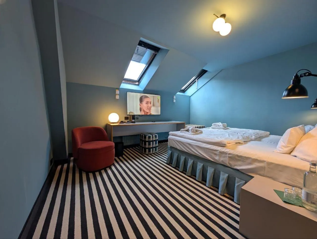 Photo of the whole room, Bed in Aussen Alster Hotel