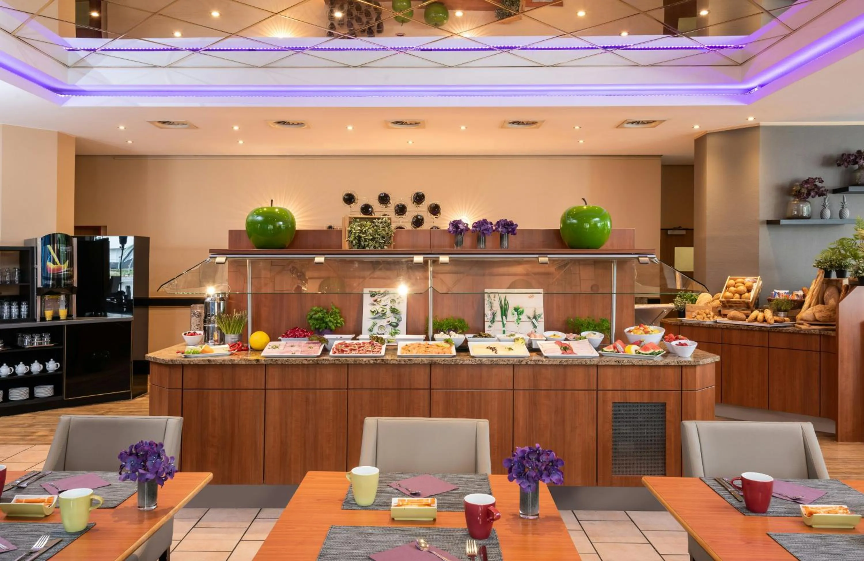 Buffet breakfast in Leonardo Hotel Düsseldorf Airport Ratingen