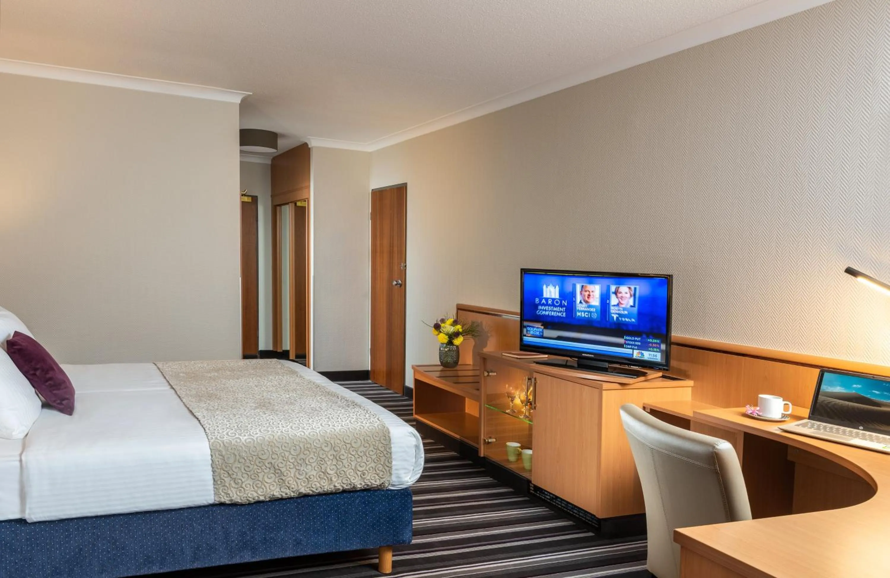 Bedroom, Bed in Leonardo Hotel Düsseldorf Airport Ratingen