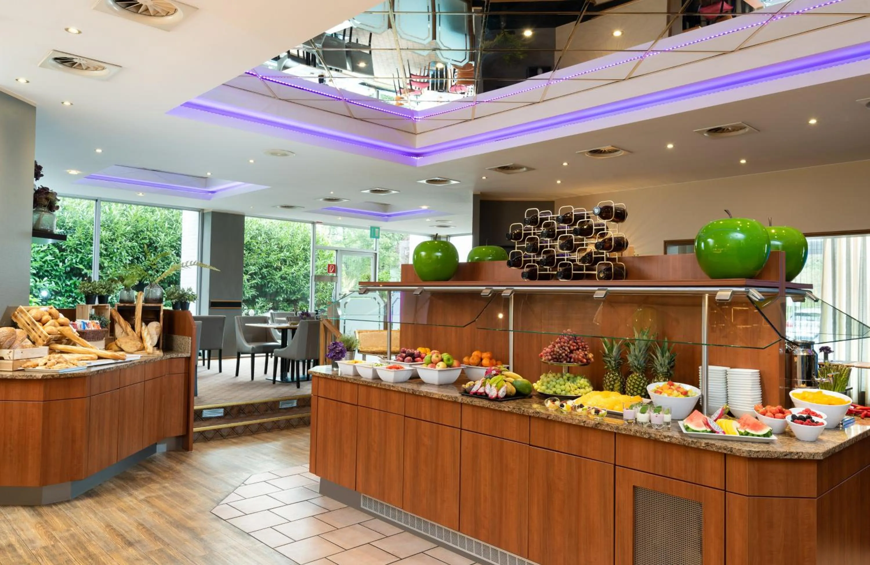 Buffet breakfast in Leonardo Hotel Düsseldorf Airport Ratingen