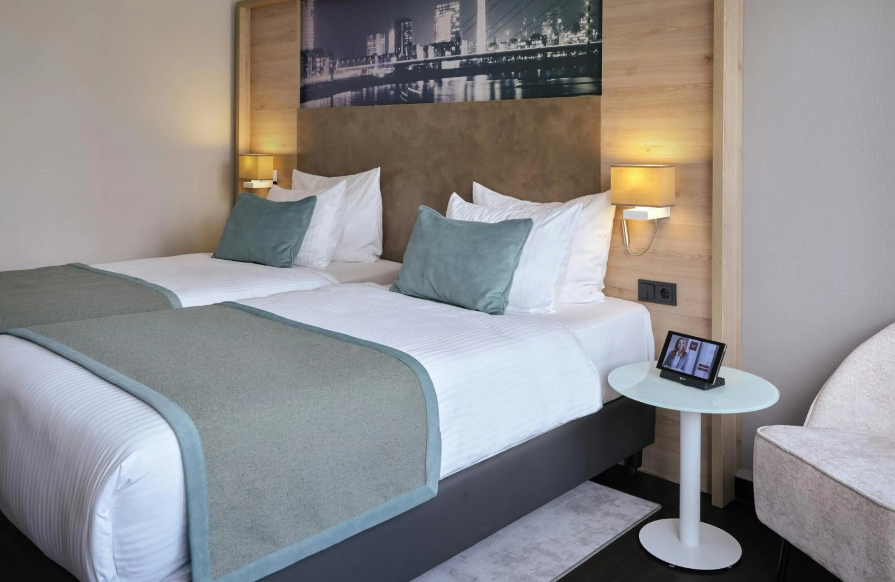 Photo of the whole room, Bed in Leonardo Royal Hotel Düsseldorf Königsallee