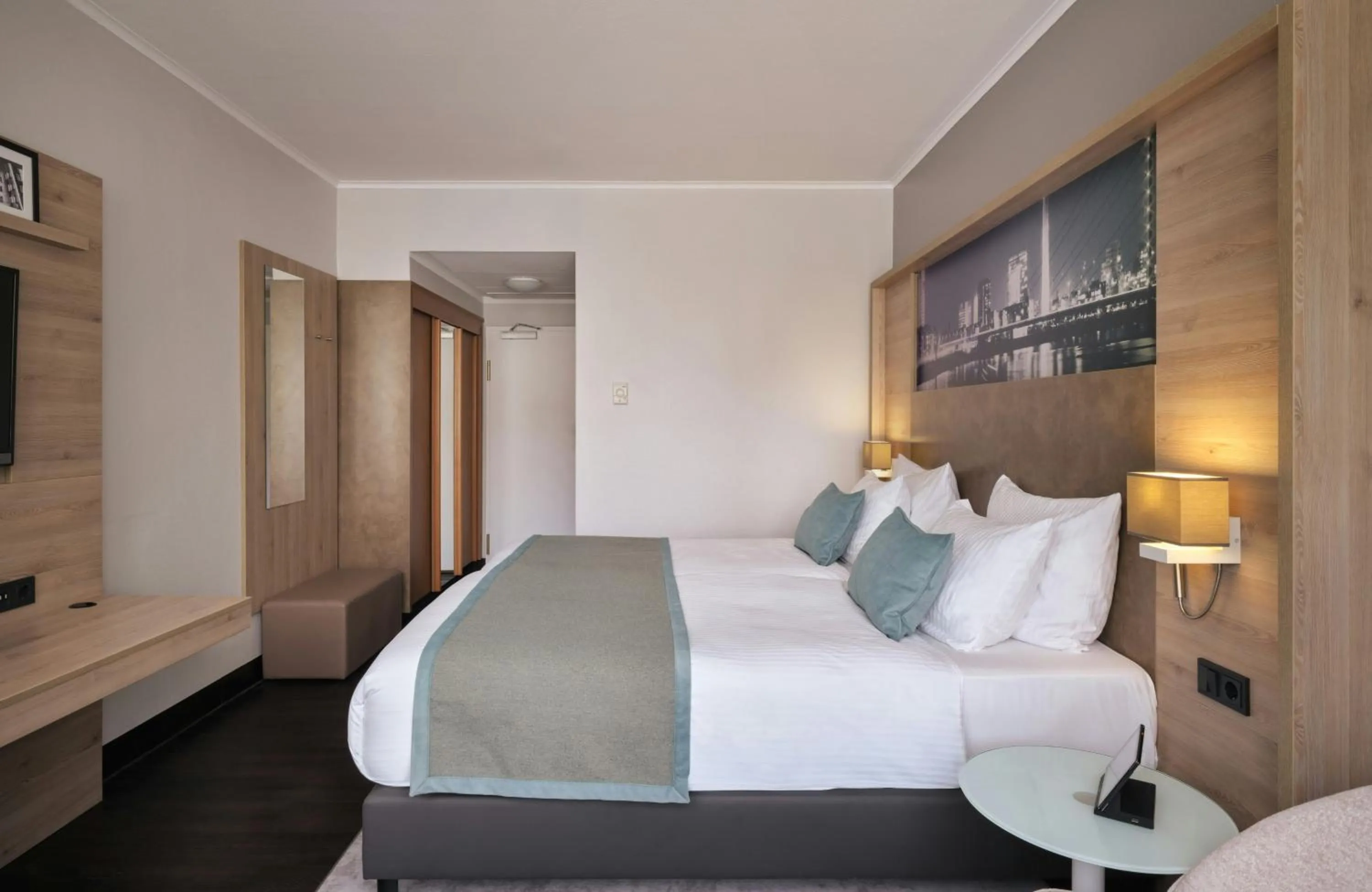 Photo of the whole room, Bed in Leonardo Royal Hotel Düsseldorf Königsallee