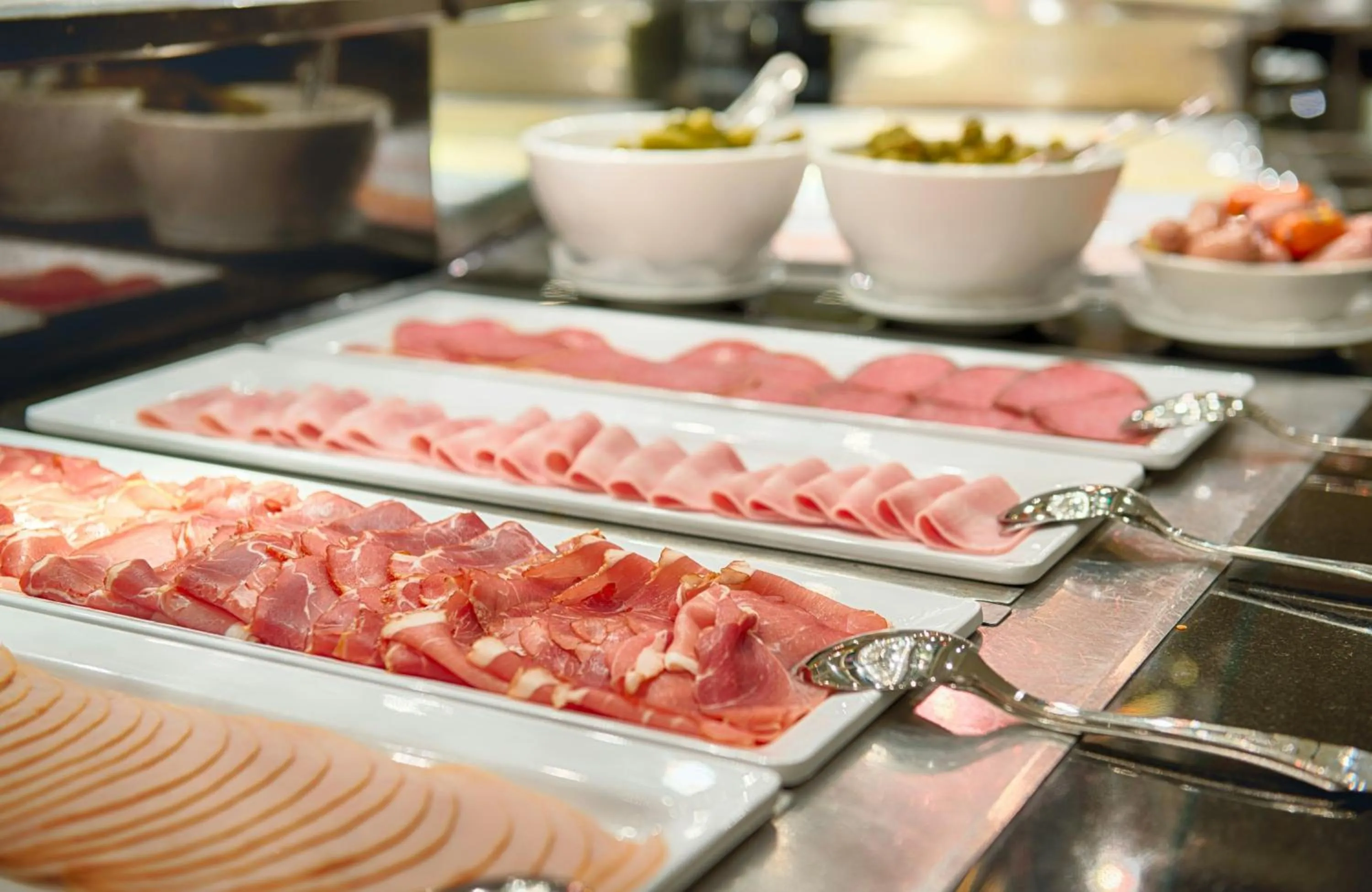 Buffet breakfast in Leonardo Royal Hotel Düsseldorf Königsallee