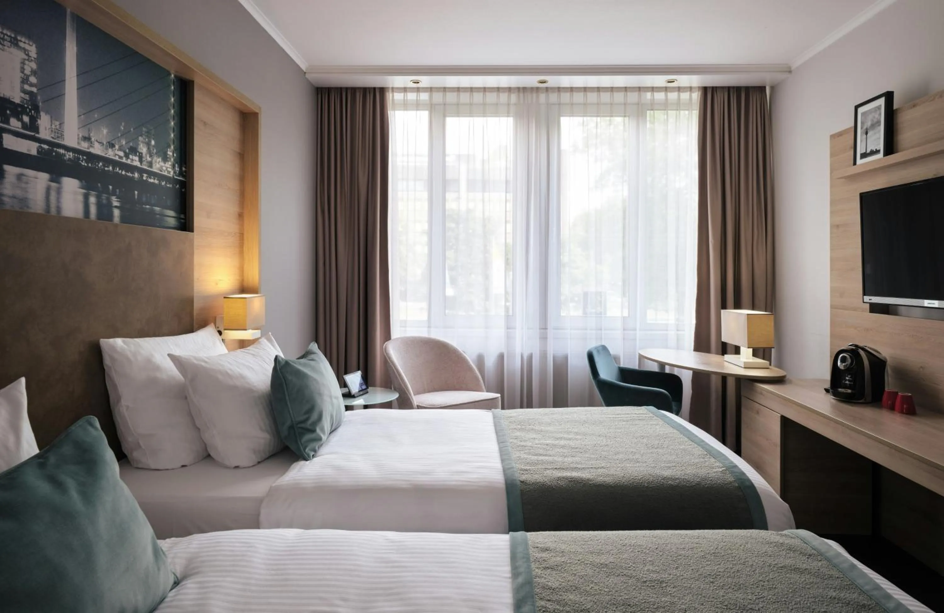 Photo of the whole room, Bed in Leonardo Royal Hotel Düsseldorf Königsallee