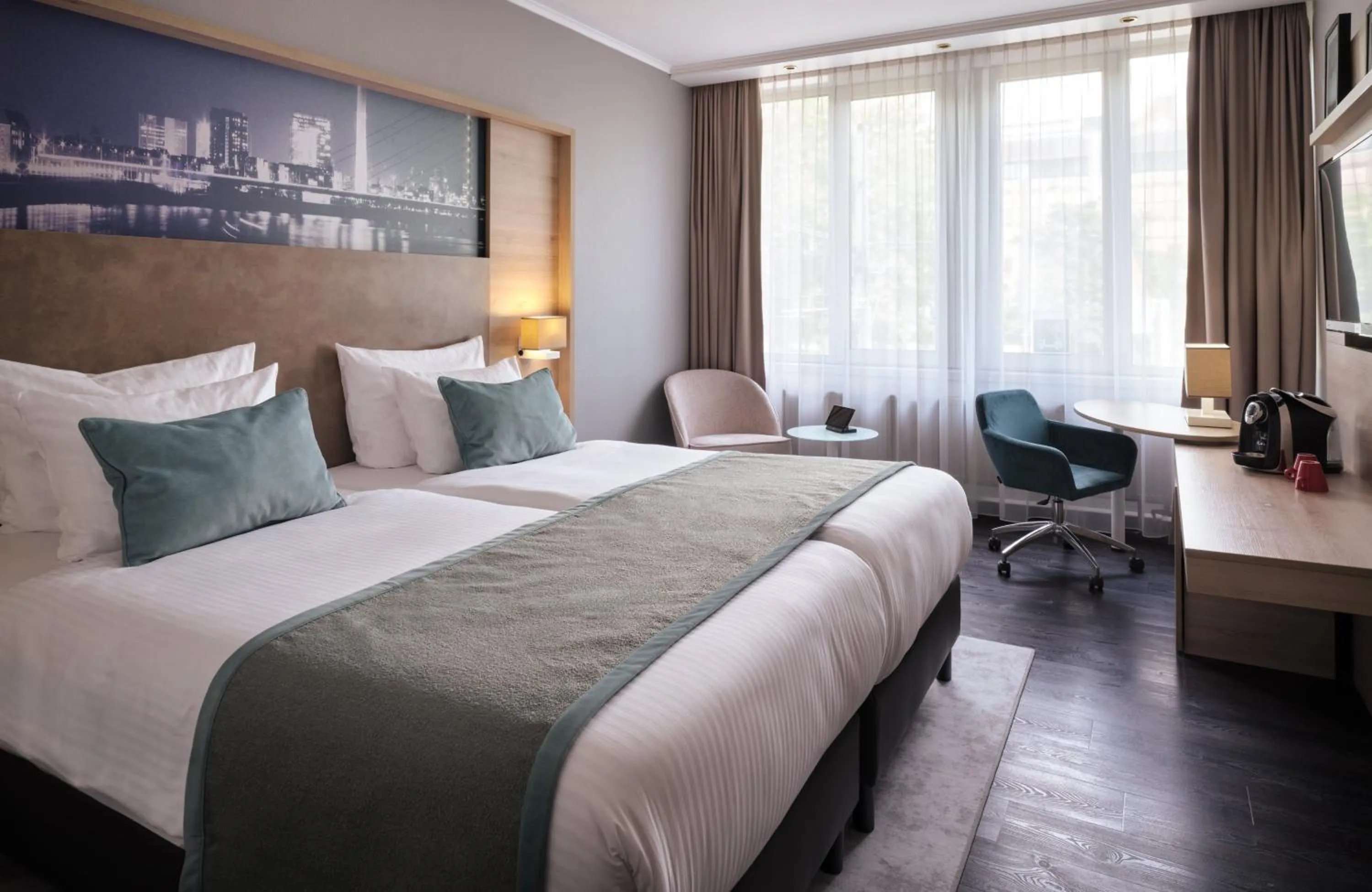 Photo of the whole room, Bed in Leonardo Royal Hotel Düsseldorf Königsallee