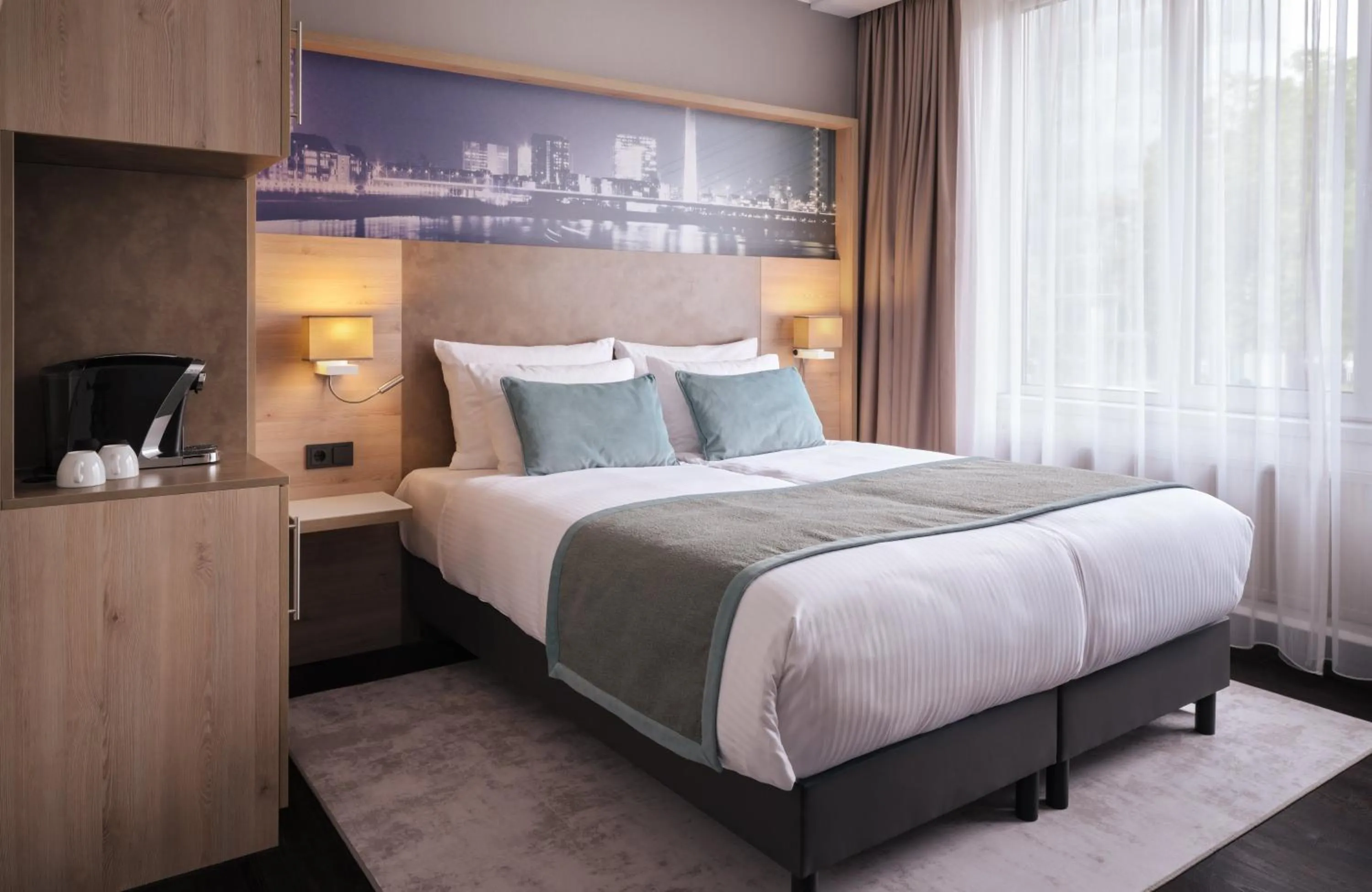 Photo of the whole room, Bed in Leonardo Royal Hotel Düsseldorf Königsallee