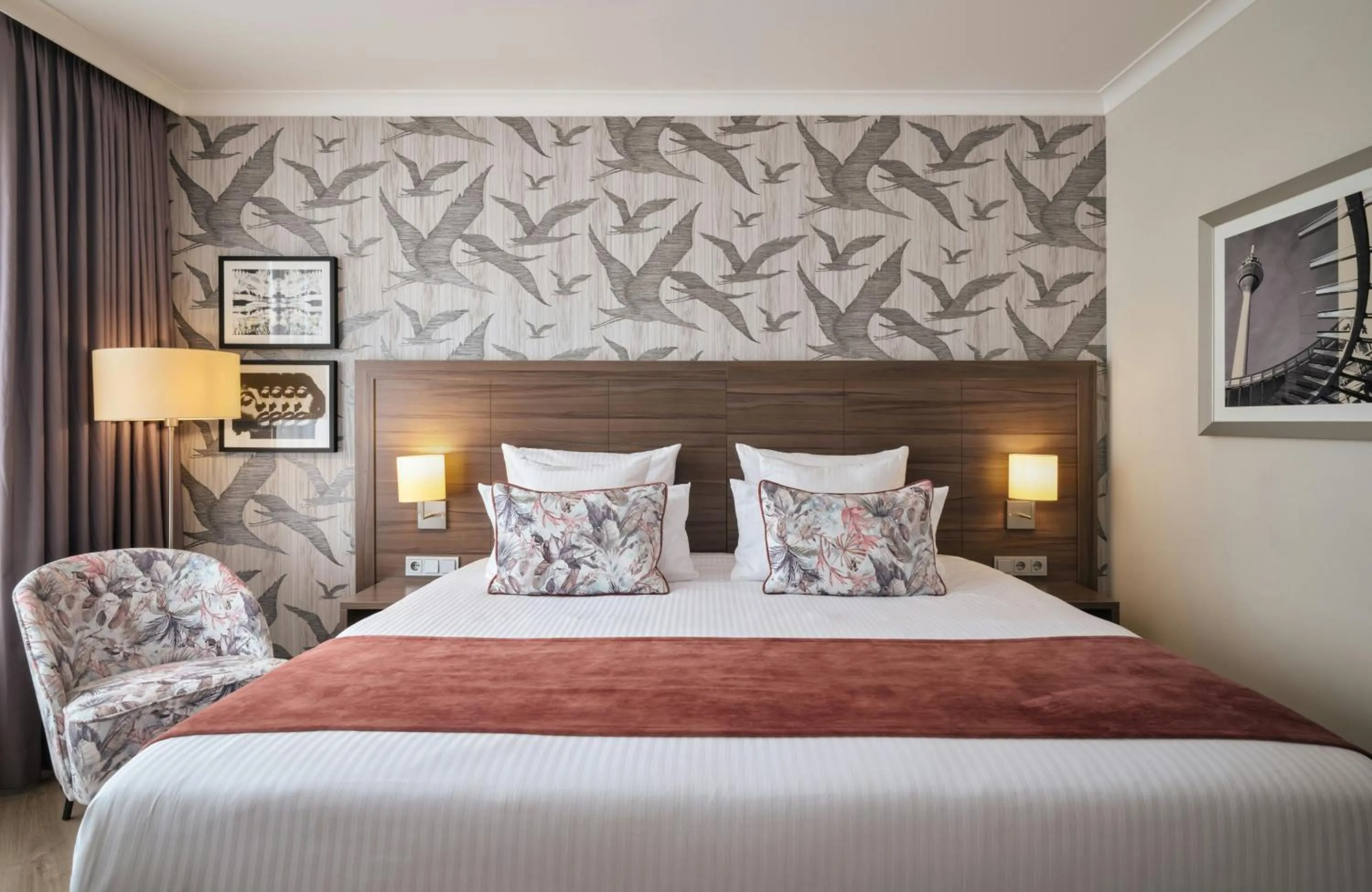 Photo of the whole room, Bed in Leonardo Royal Hotel Düsseldorf Königsallee