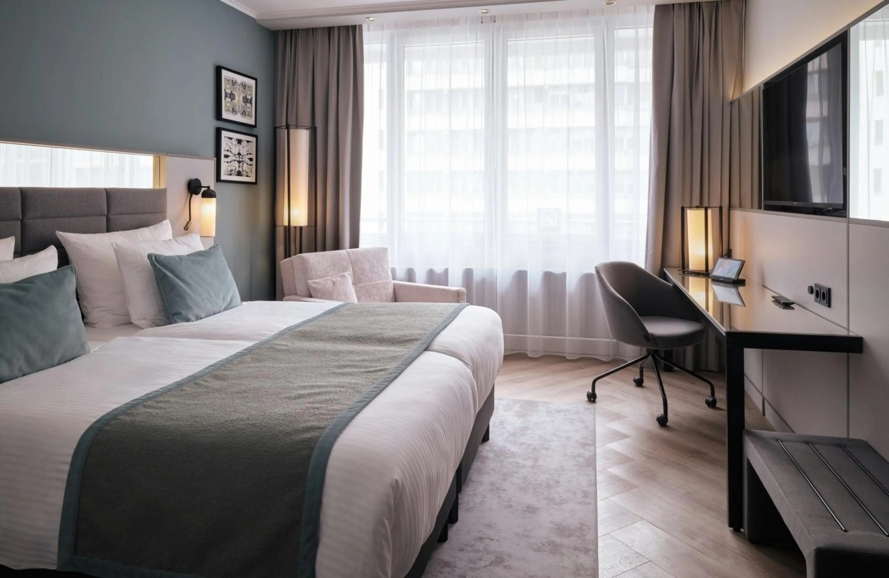 Photo of the whole room, Bed in Leonardo Royal Hotel Düsseldorf Königsallee