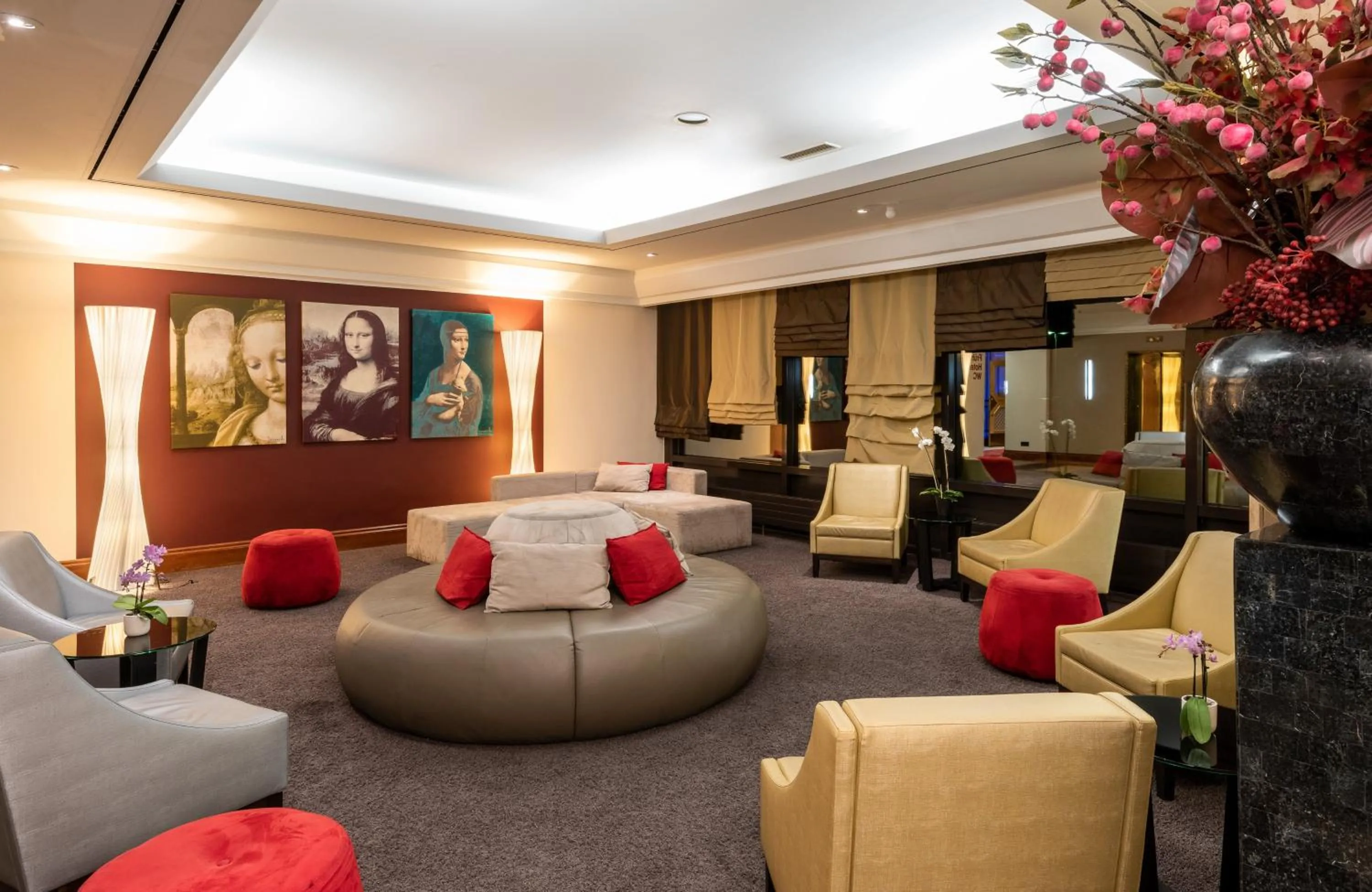 Lobby or reception in Leonardo Hotel Frankfurt City South