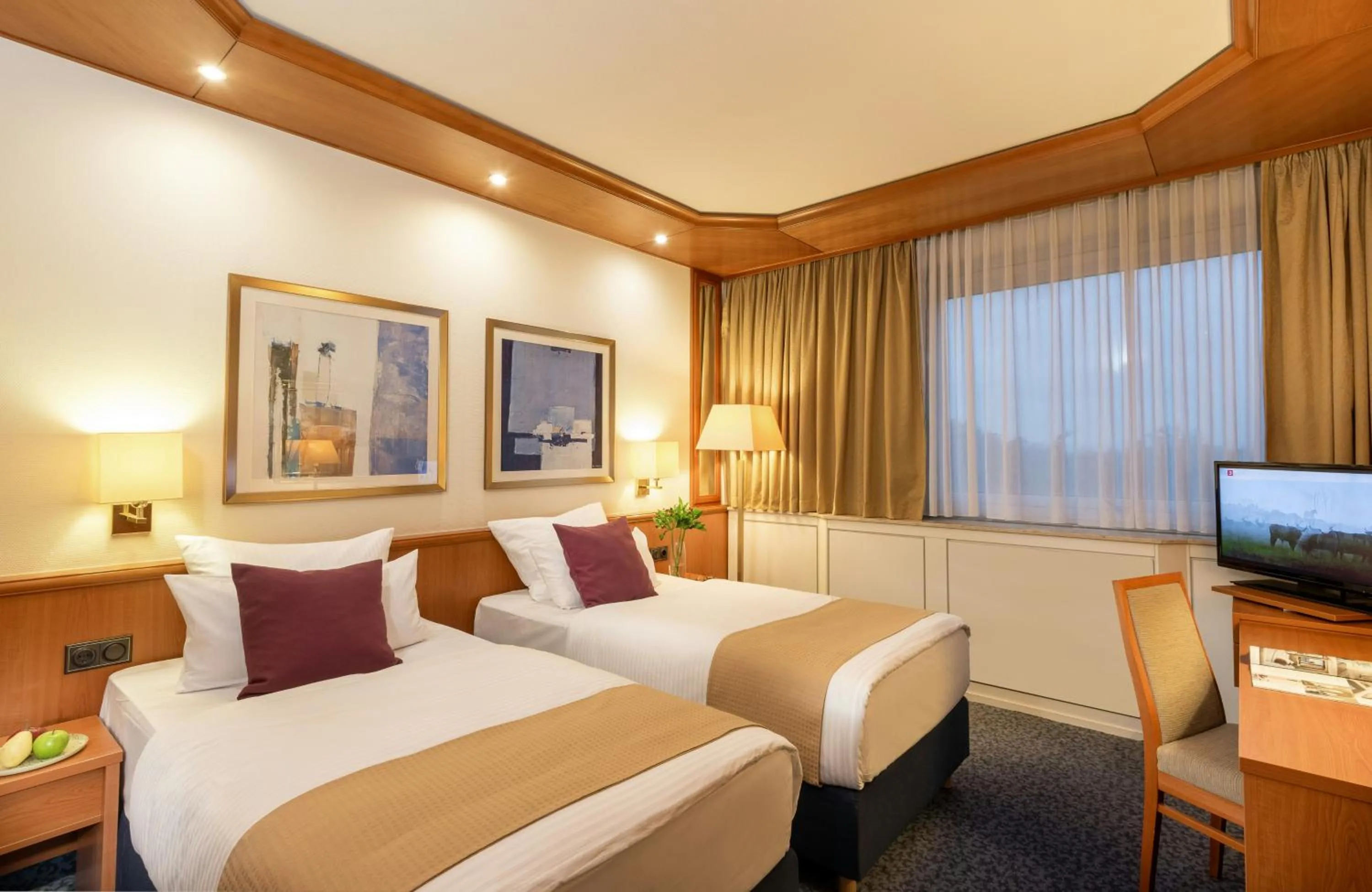 Photo of the whole room, Bed in Leonardo Hotel Frankfurt City South