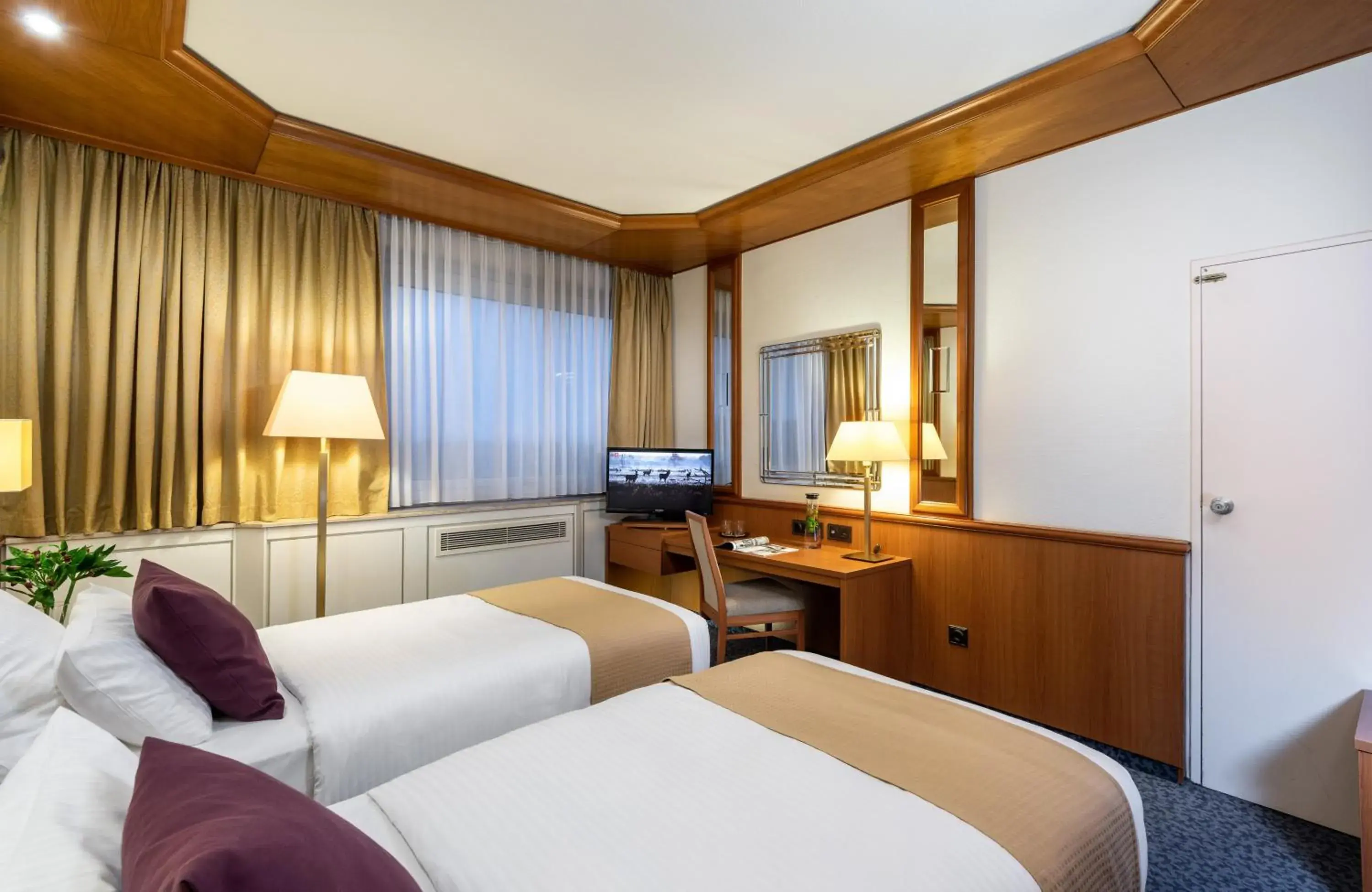 Comfort Twin Room in Leonardo Hotel Frankfurt City South Comfort Twin Room in Leonardo Hotel Frankfurt City South