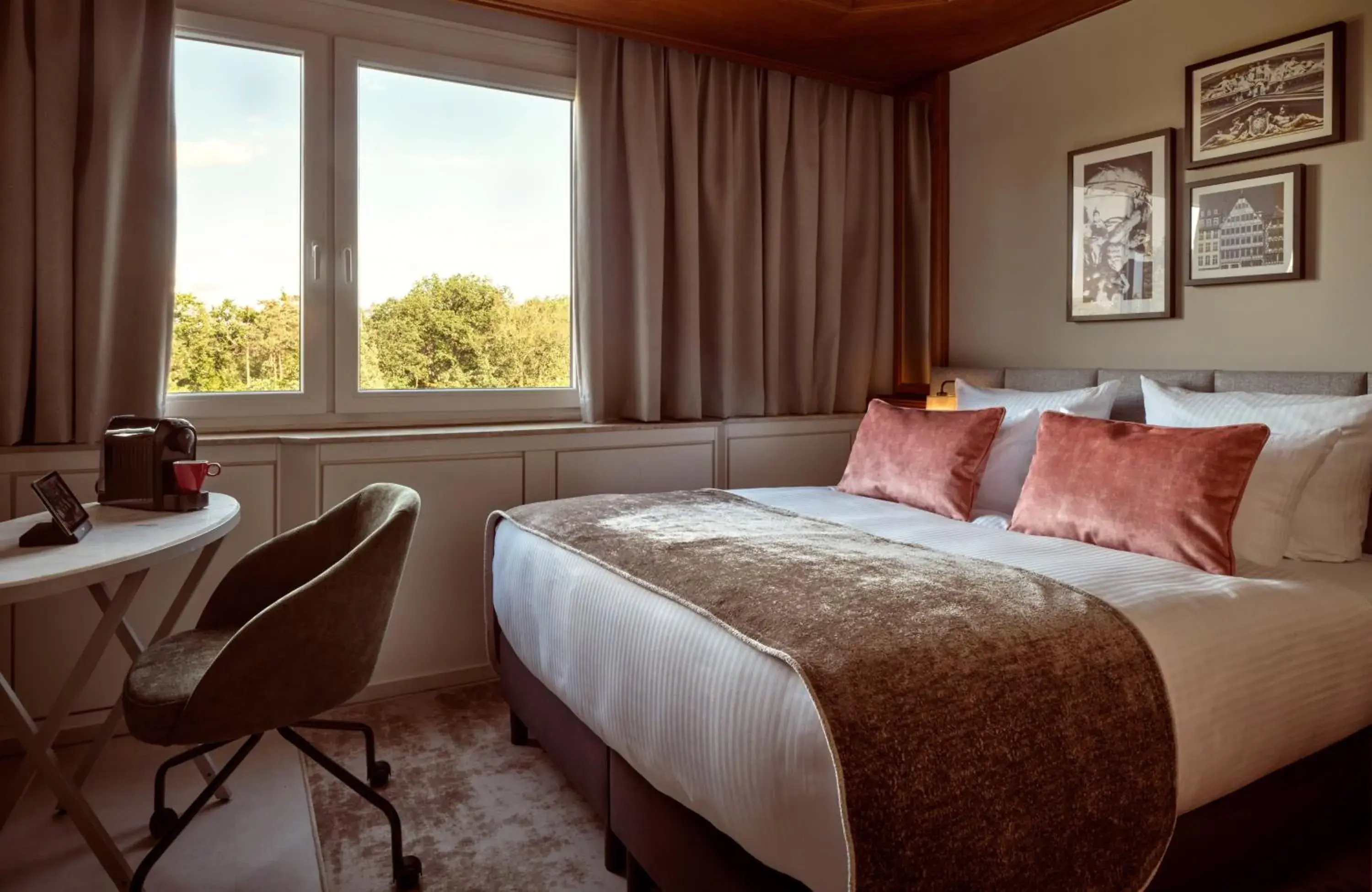 Family Room in Leonardo Hotel Frankfurt City South Family Room in Leonardo Hotel Frankfurt City South