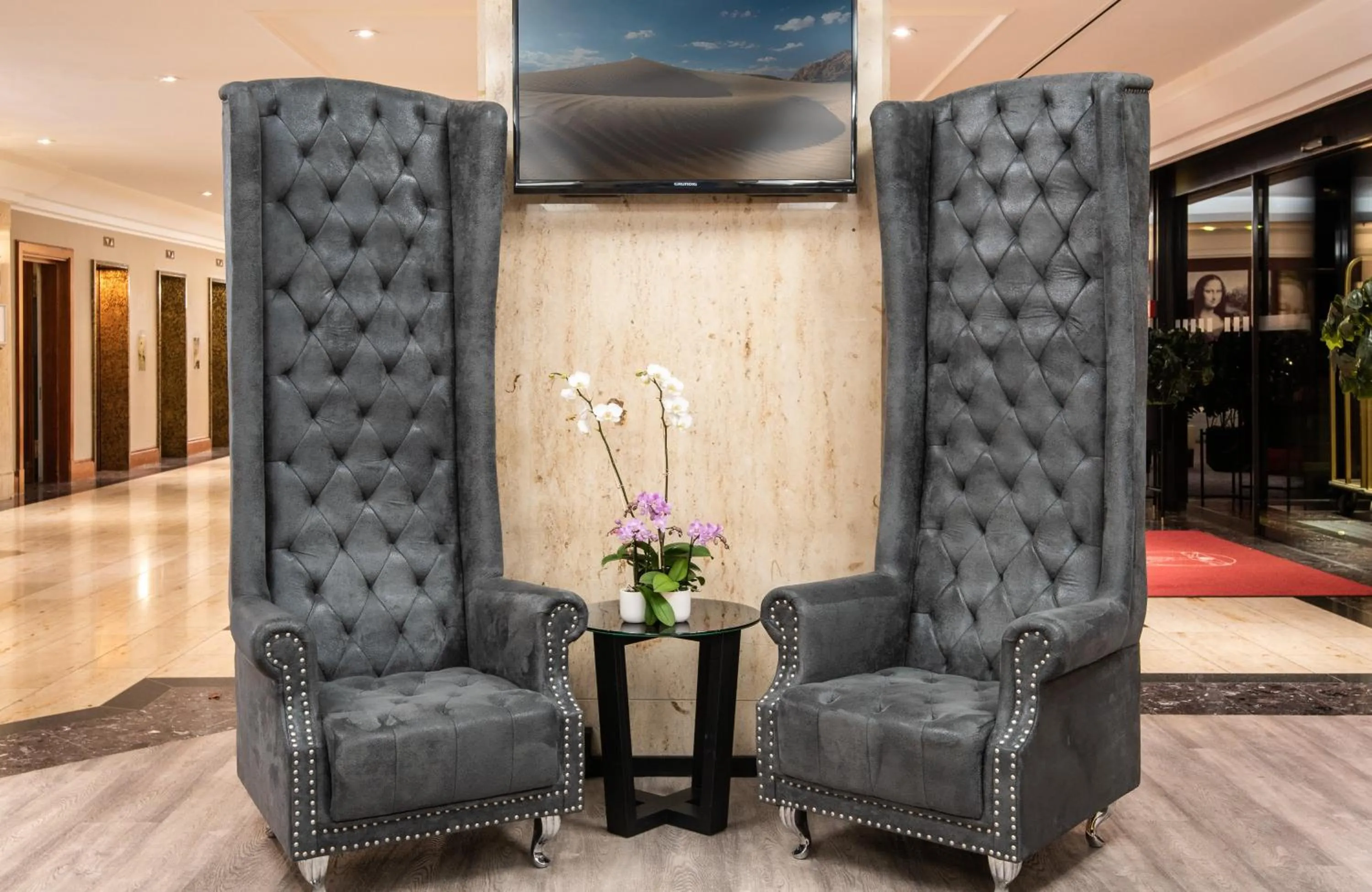 Lobby or reception in Leonardo Hotel Frankfurt City South