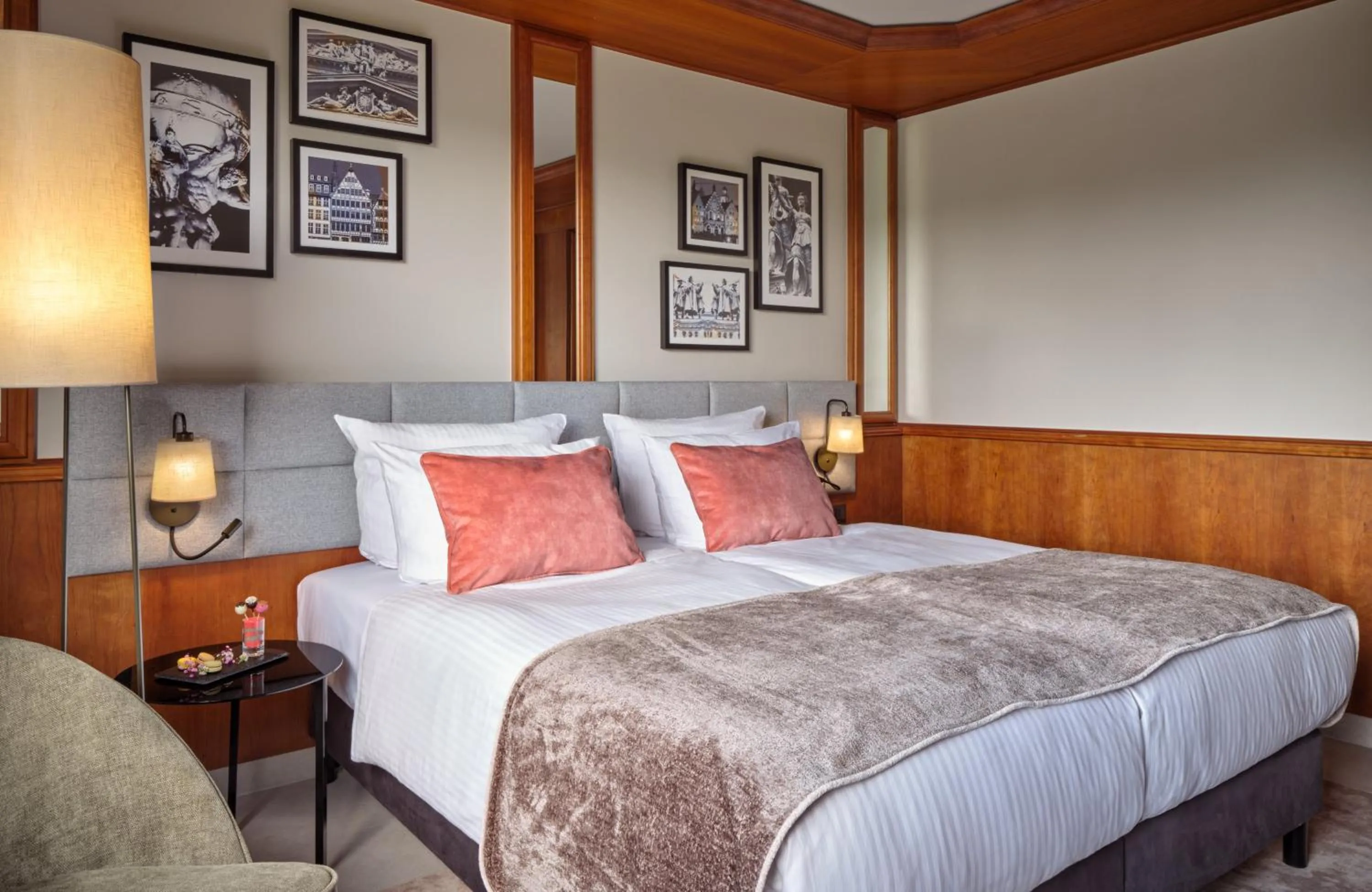 Bedroom, Bed in Leonardo Hotel Frankfurt City South