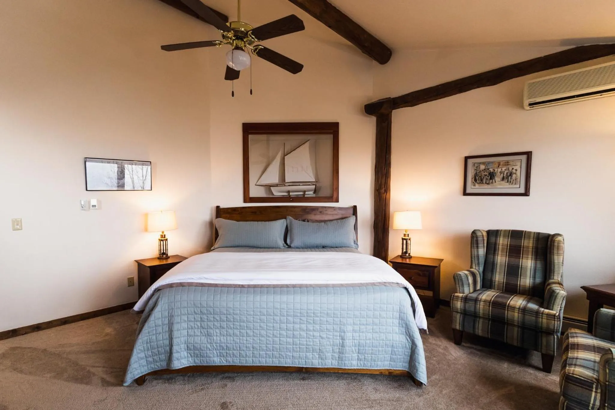 Bed in Taharaa Mountain Lodge