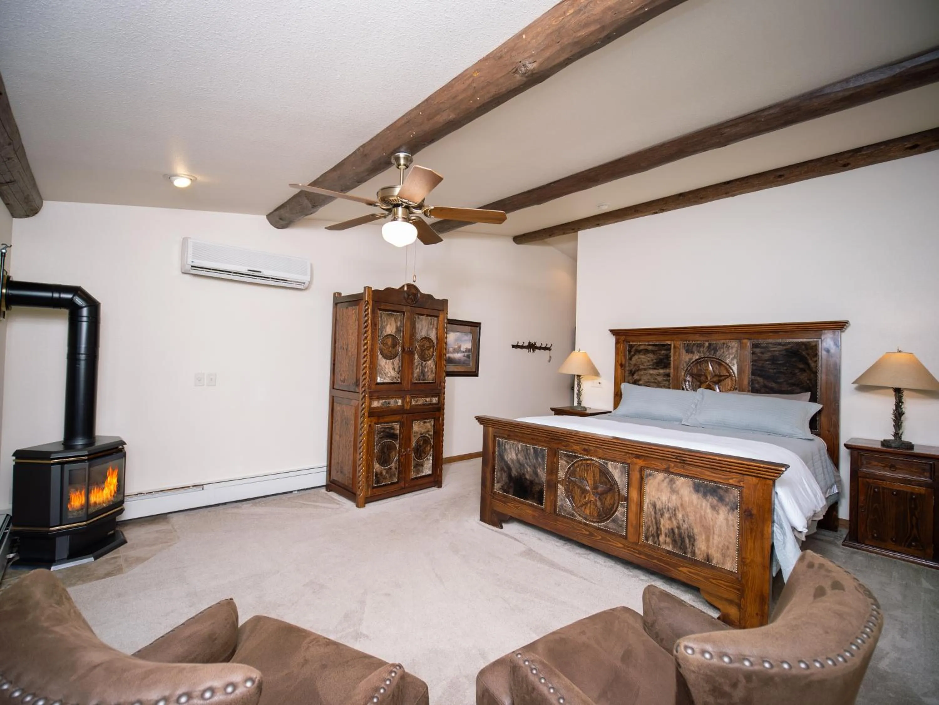 Bed in Taharaa Mountain Lodge