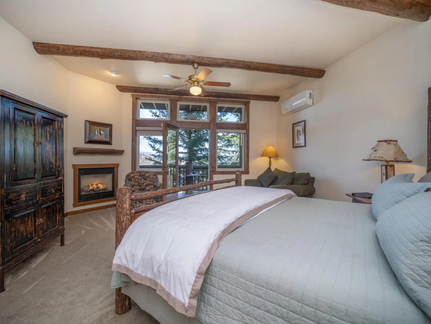 Bed in Taharaa Mountain Lodge