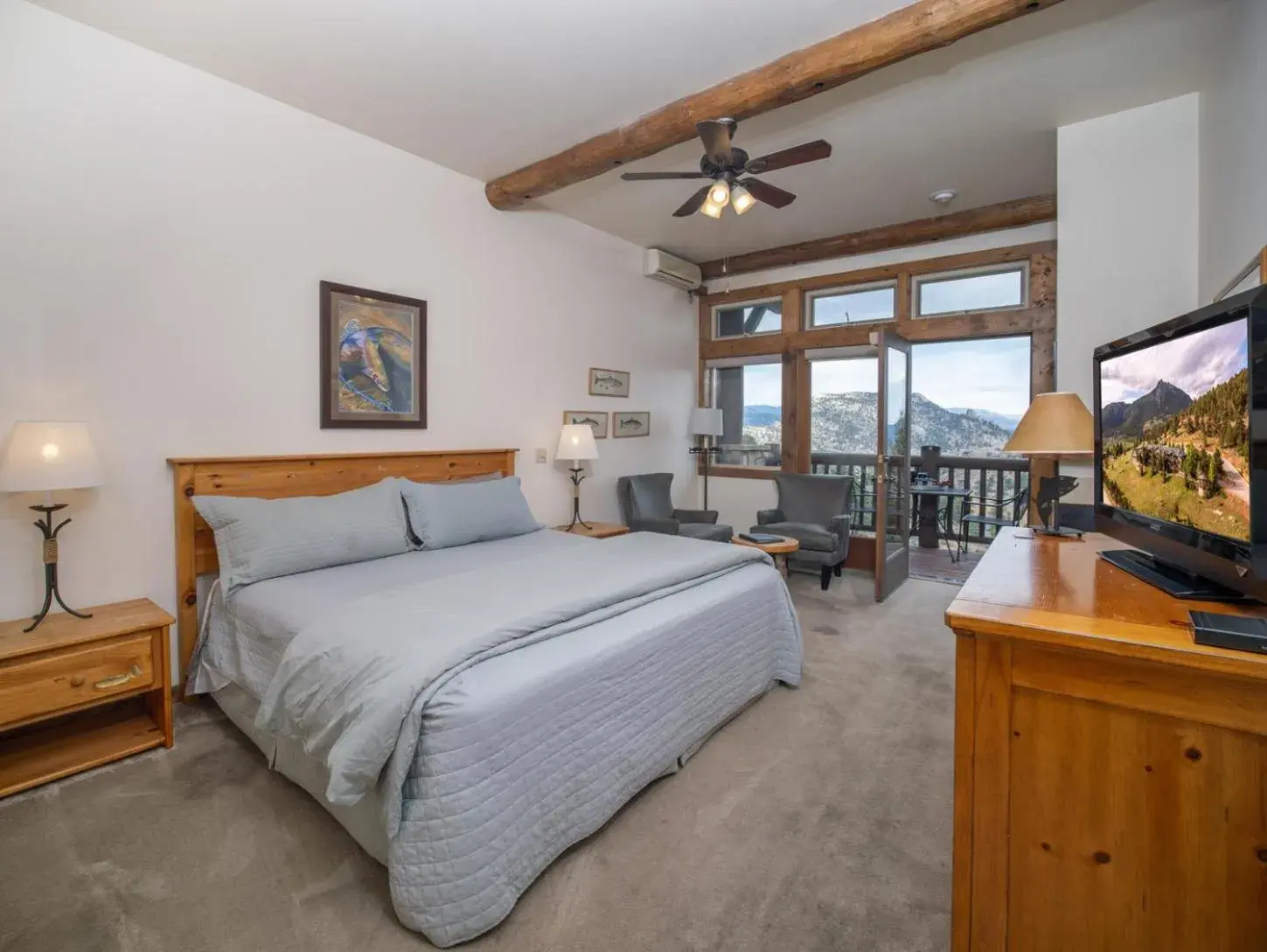 King Suite with Balcony in Taharaa Mountain Lodge King Suite with Balcony in Taharaa Mountain Lodge