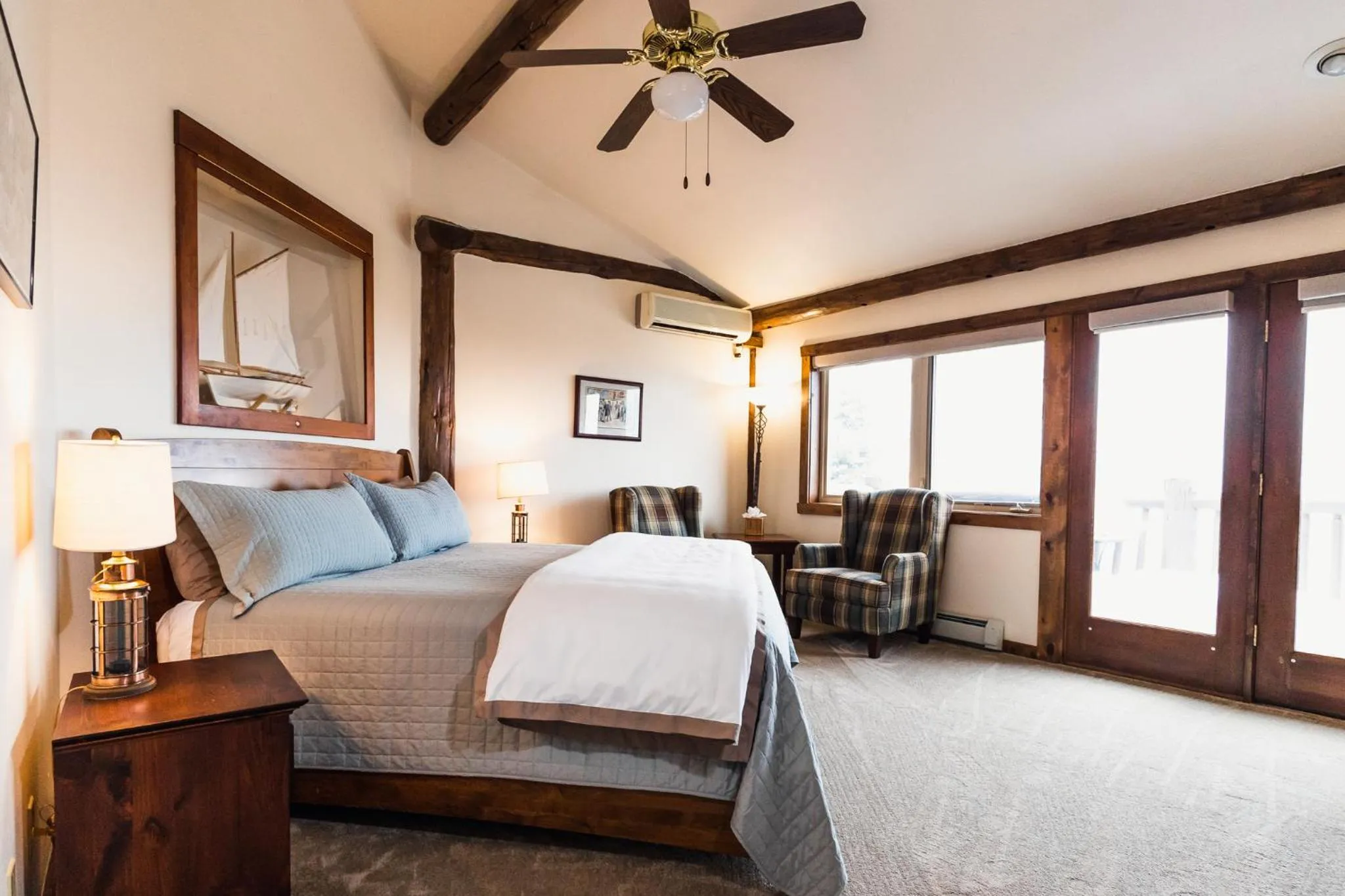 Bed in Taharaa Mountain Lodge