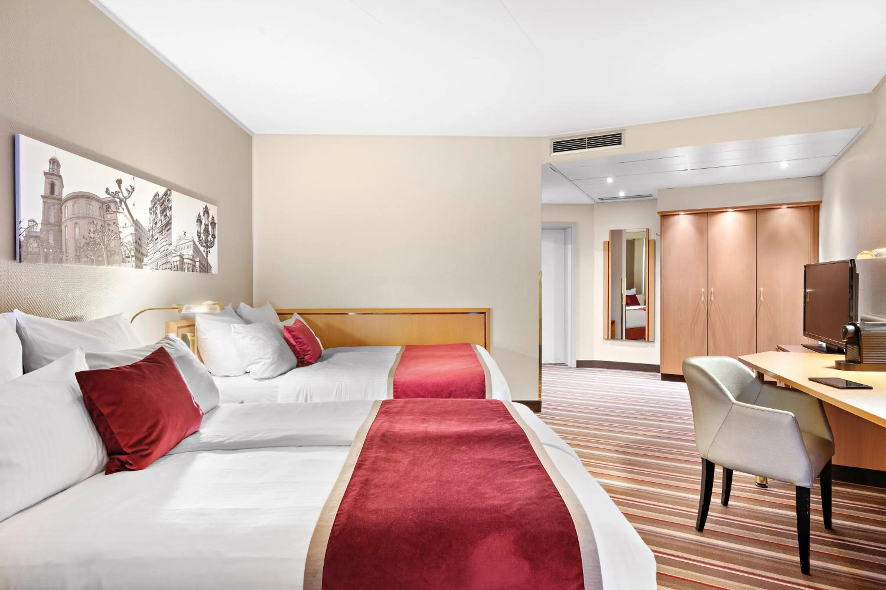 Photo of the whole room, Bed in Leonardo Royal Hotel Frankfurt