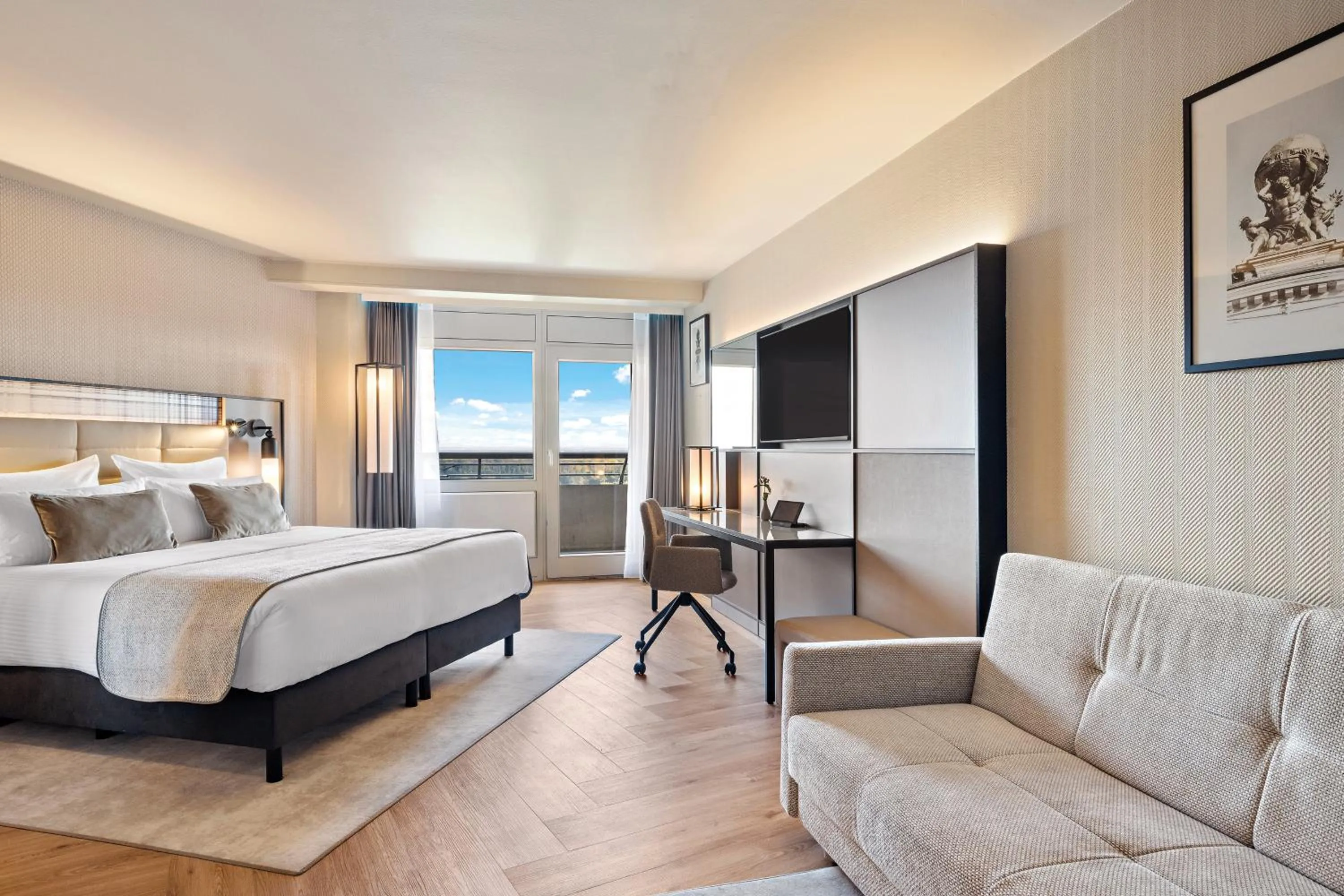 Photo of the whole room, Bed in Leonardo Royal Hotel Frankfurt