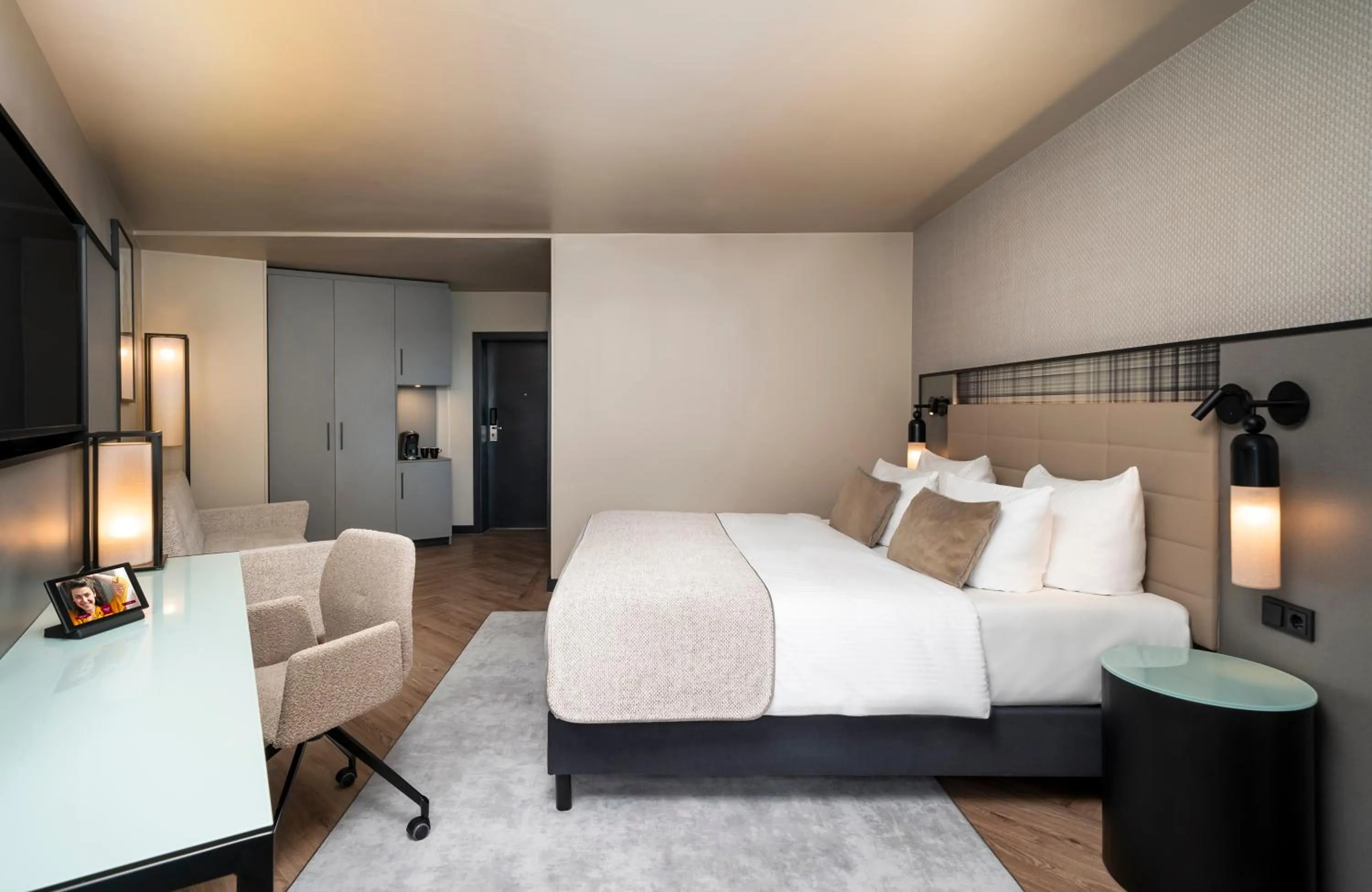 Bed in Leonardo Royal Hotel Frankfurt