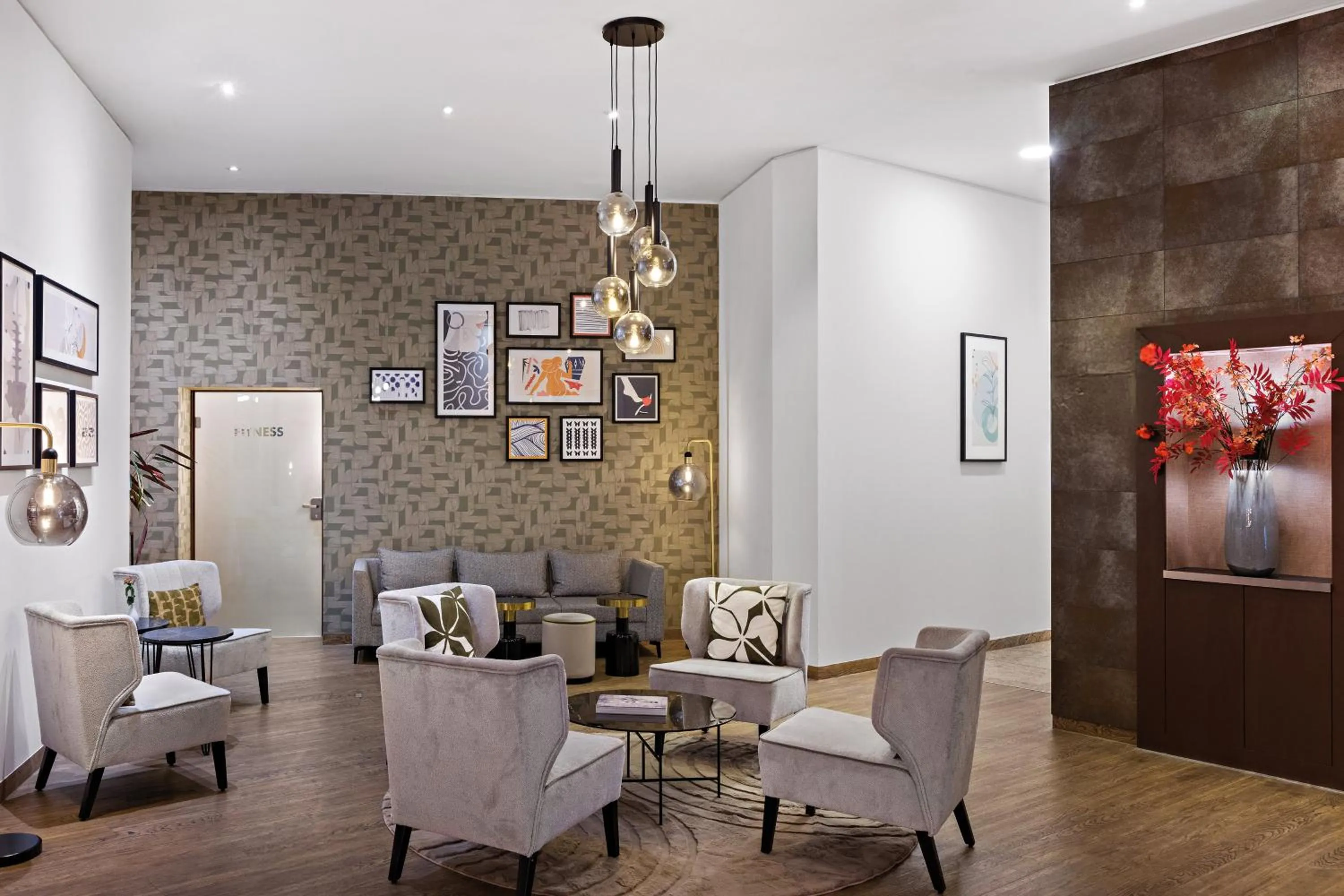 Lounge or bar in Leonardo Royal Hotel Frankfurt