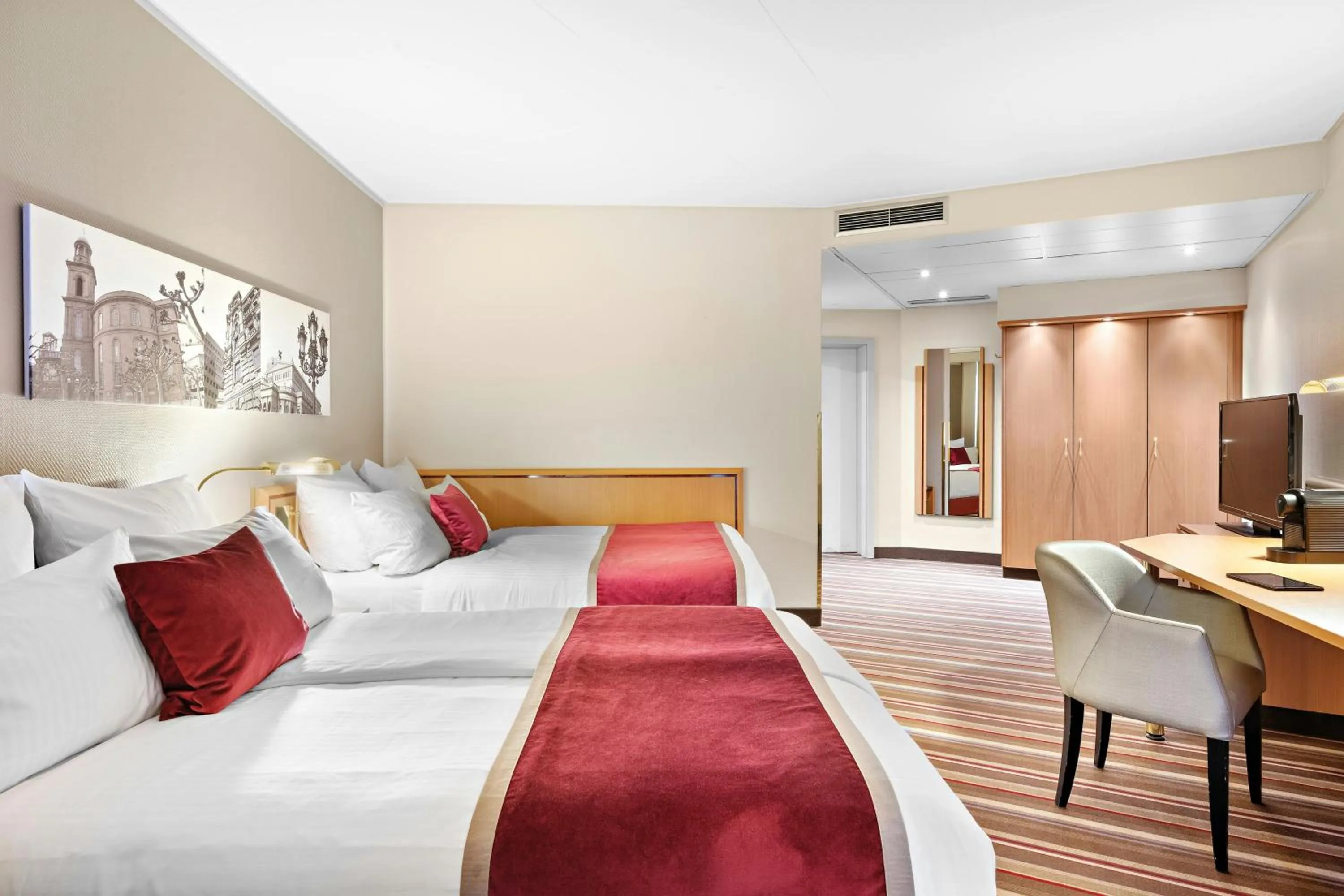 Photo of the whole room, Bed in Leonardo Royal Hotel Frankfurt