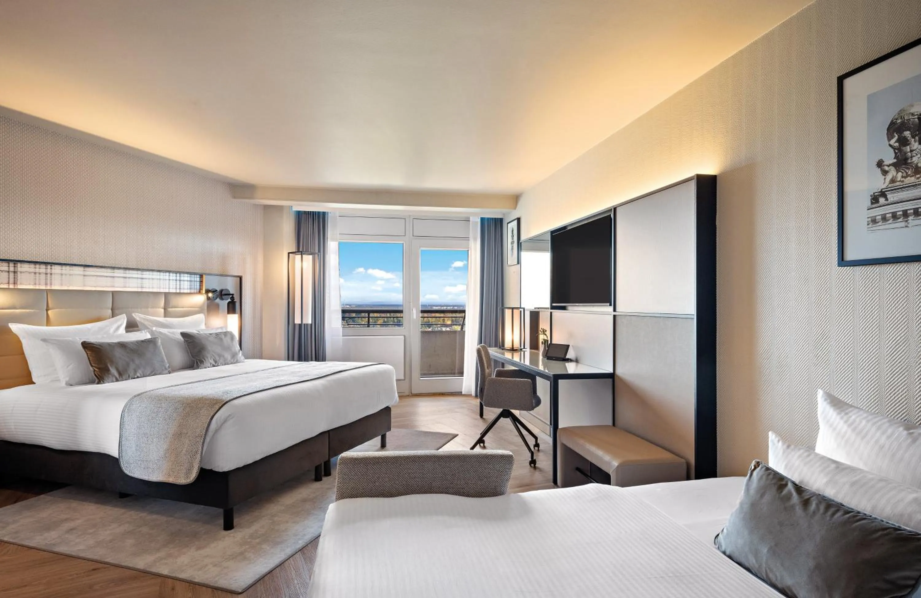 Photo of the whole room, Bed in Leonardo Royal Hotel Frankfurt