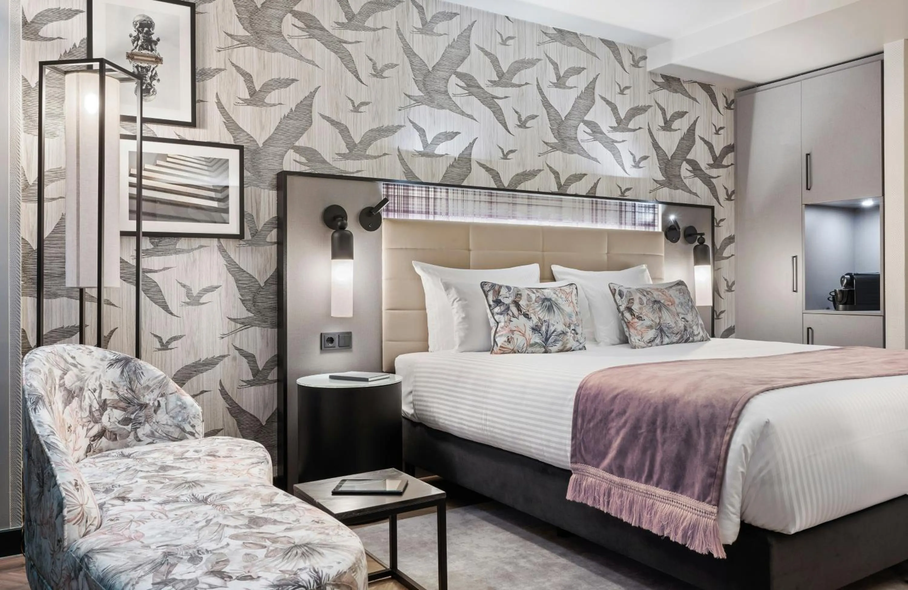 Photo of the whole room, Bed in Leonardo Royal Hotel Frankfurt