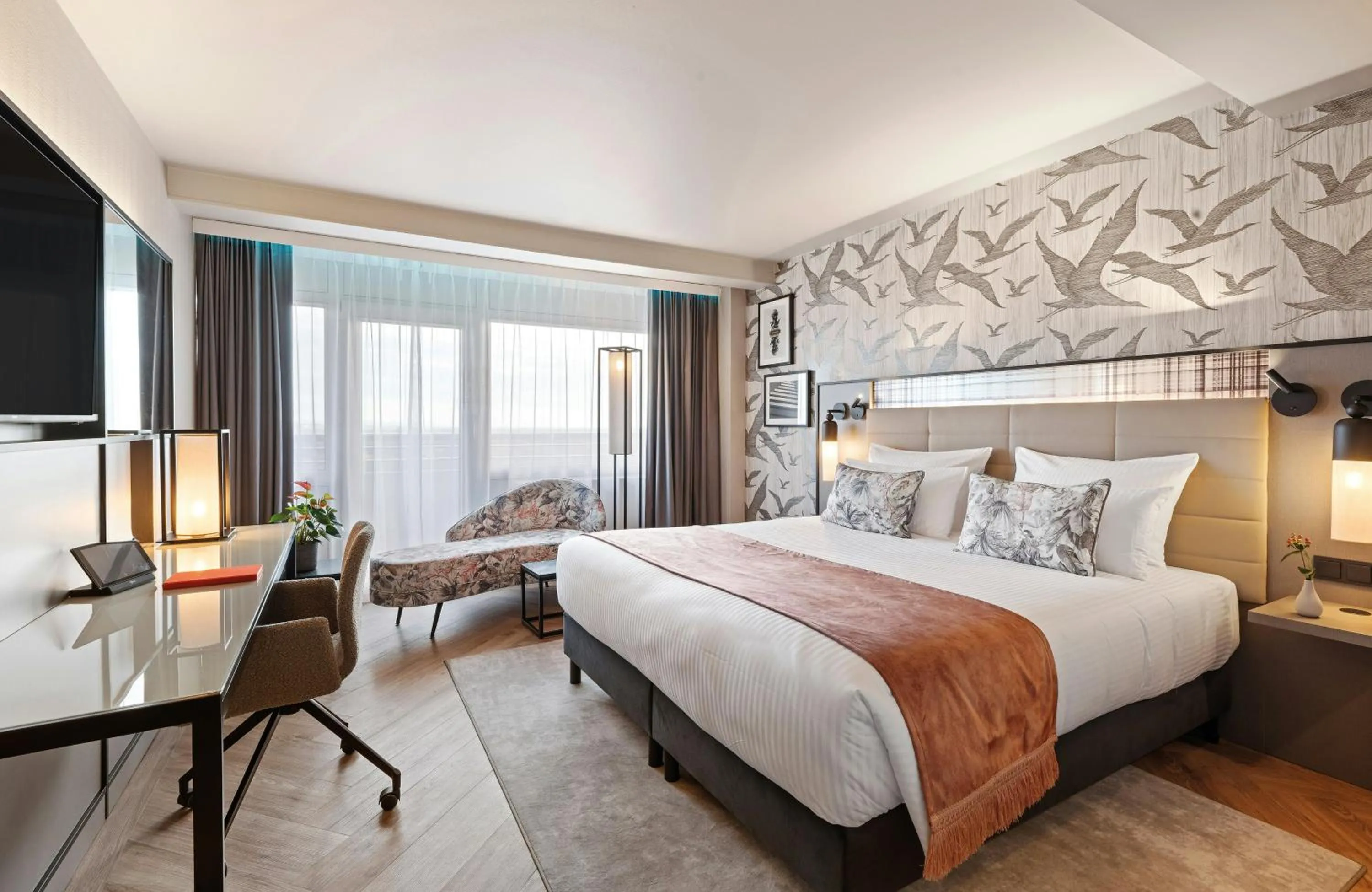 Photo of the whole room, Bed in Leonardo Royal Hotel Frankfurt