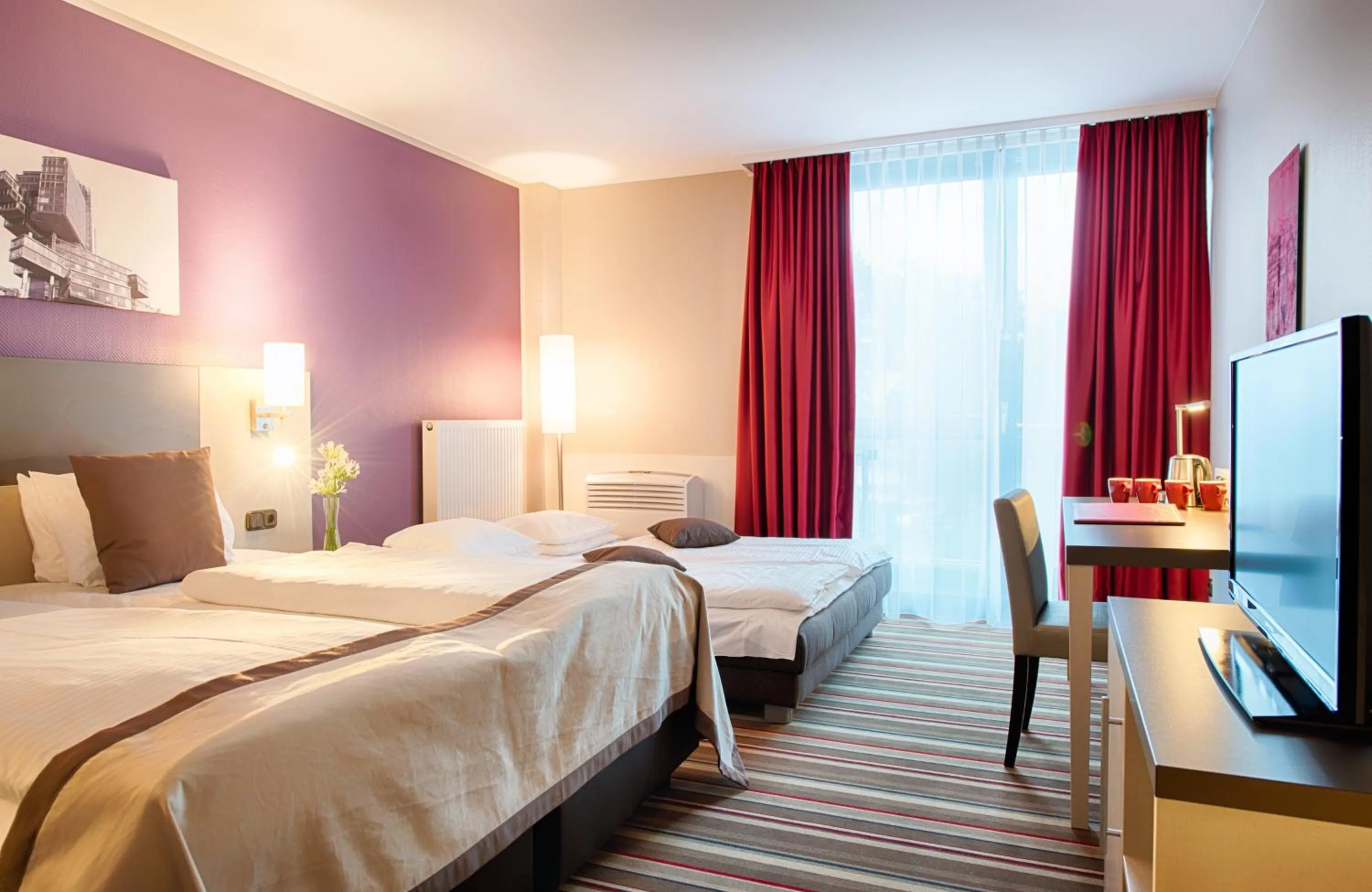 Photo of the whole room, Bed in Leonardo Hotel Hannover Airport