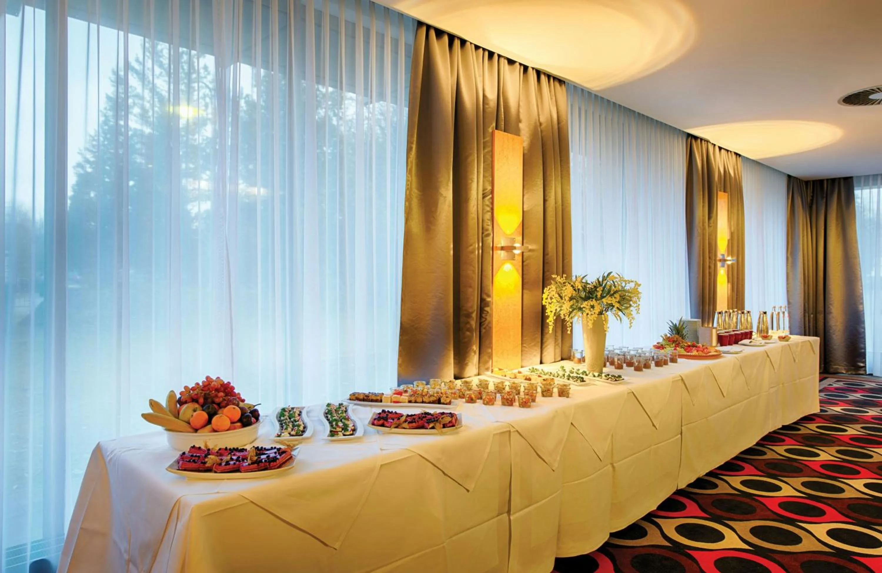 Meeting/conference room in Leonardo Hotel Hannover Airport