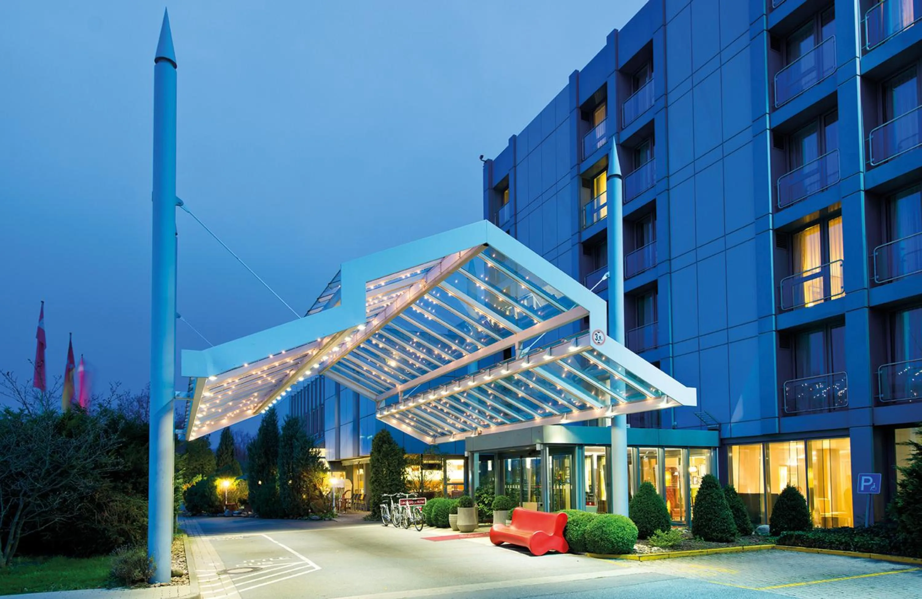 Property building in Leonardo Hotel Hannover Airport