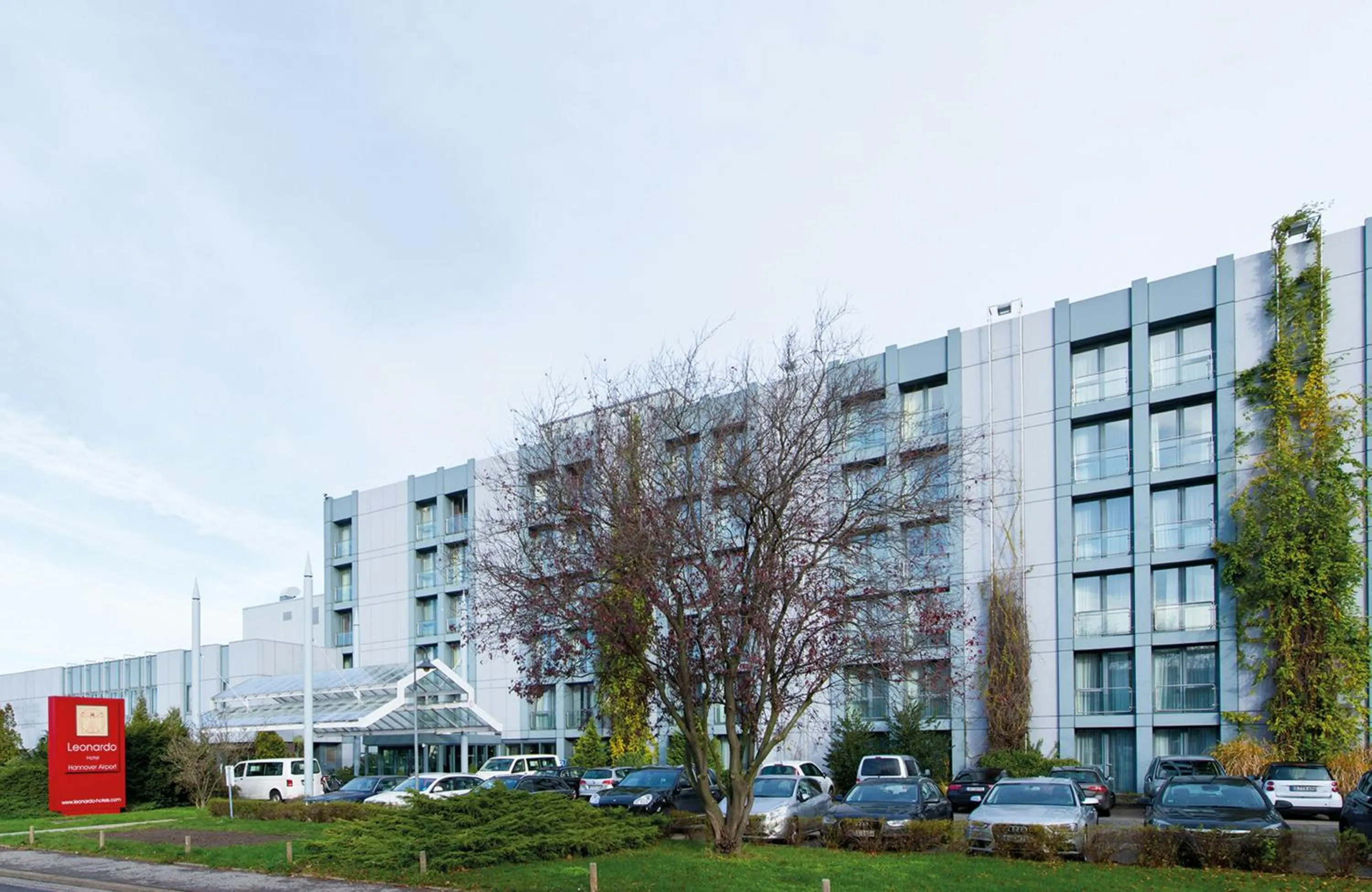 Property building in Leonardo Hotel Hannover Airport