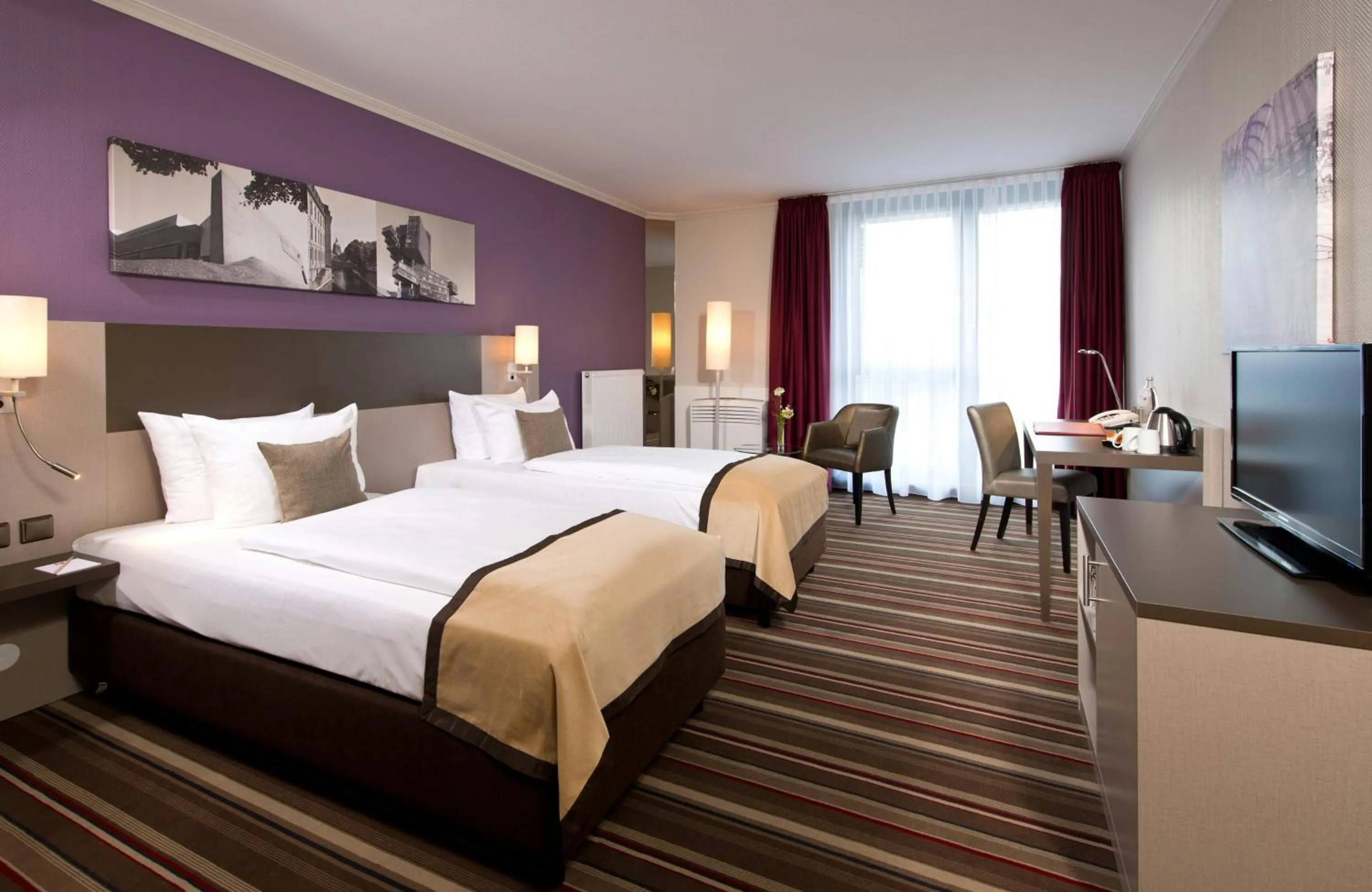 Photo of the whole room, Bed in Leonardo Hotel Hannover Airport