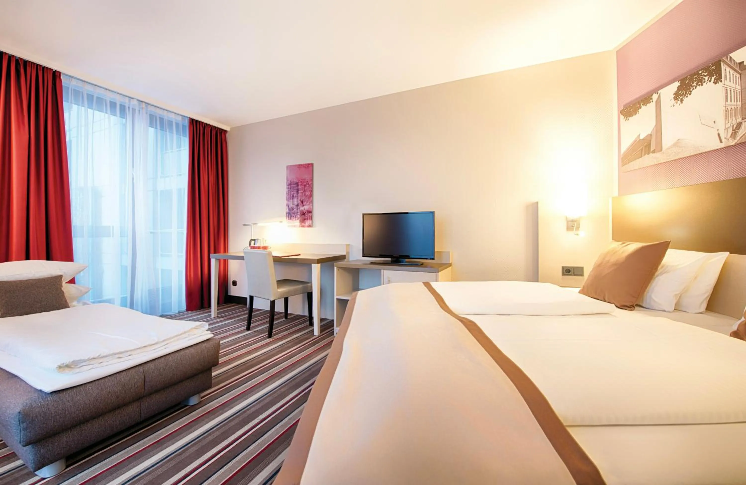 Photo of the whole room, Bed in Leonardo Hotel Hannover Airport