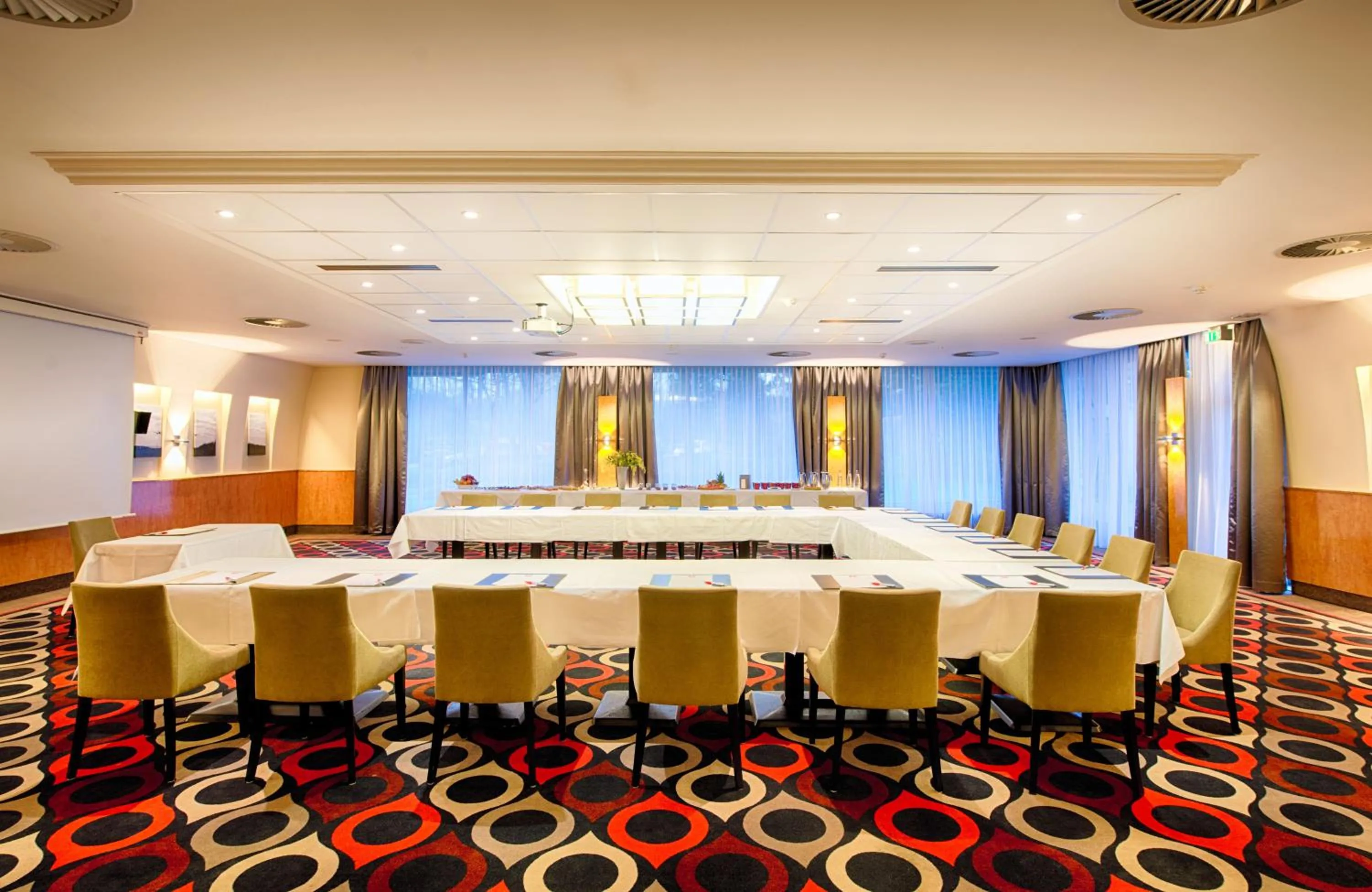 Meeting/conference room in Leonardo Hotel Hannover Airport