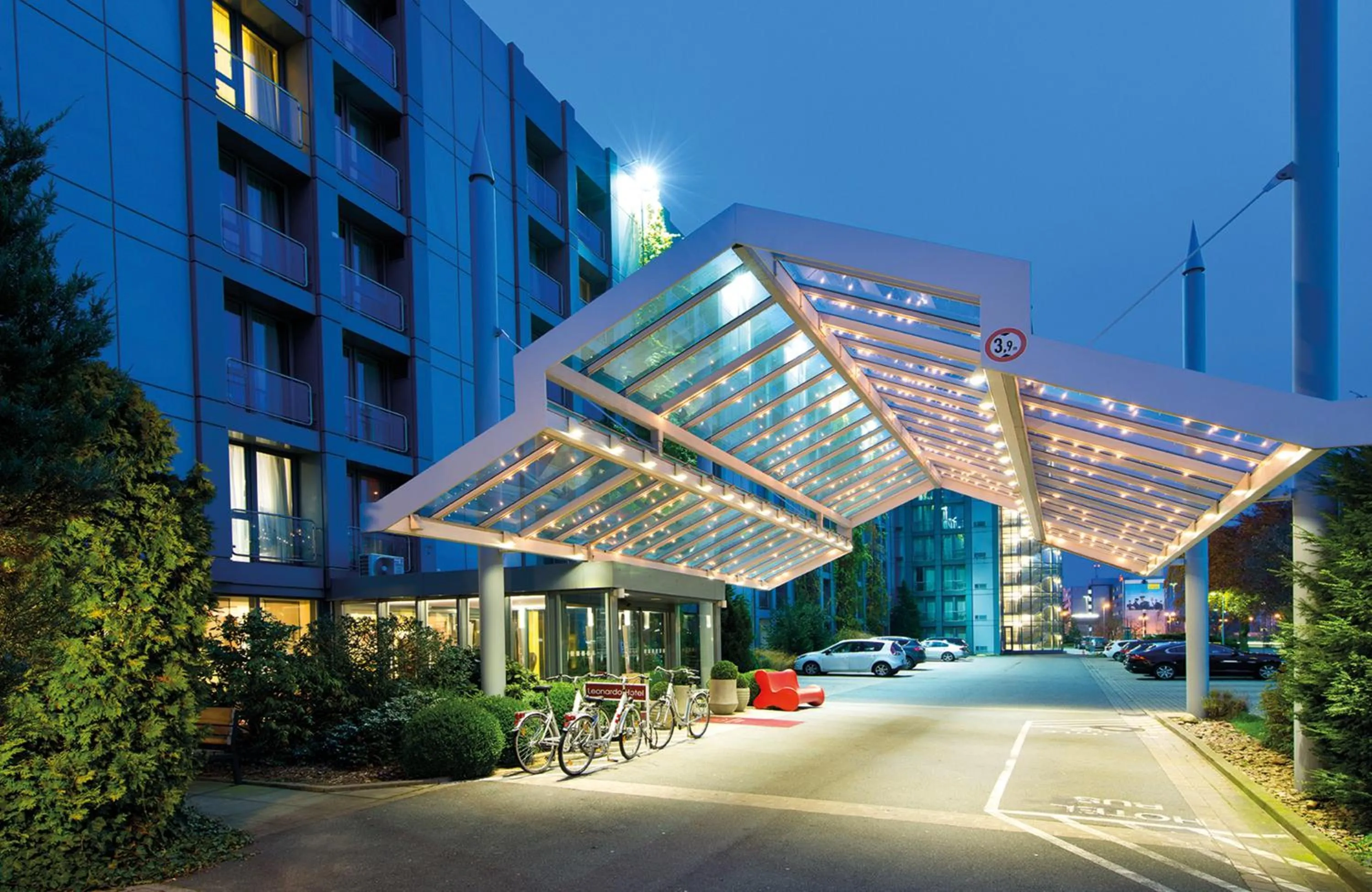 Property building in Leonardo Hotel Hannover Airport