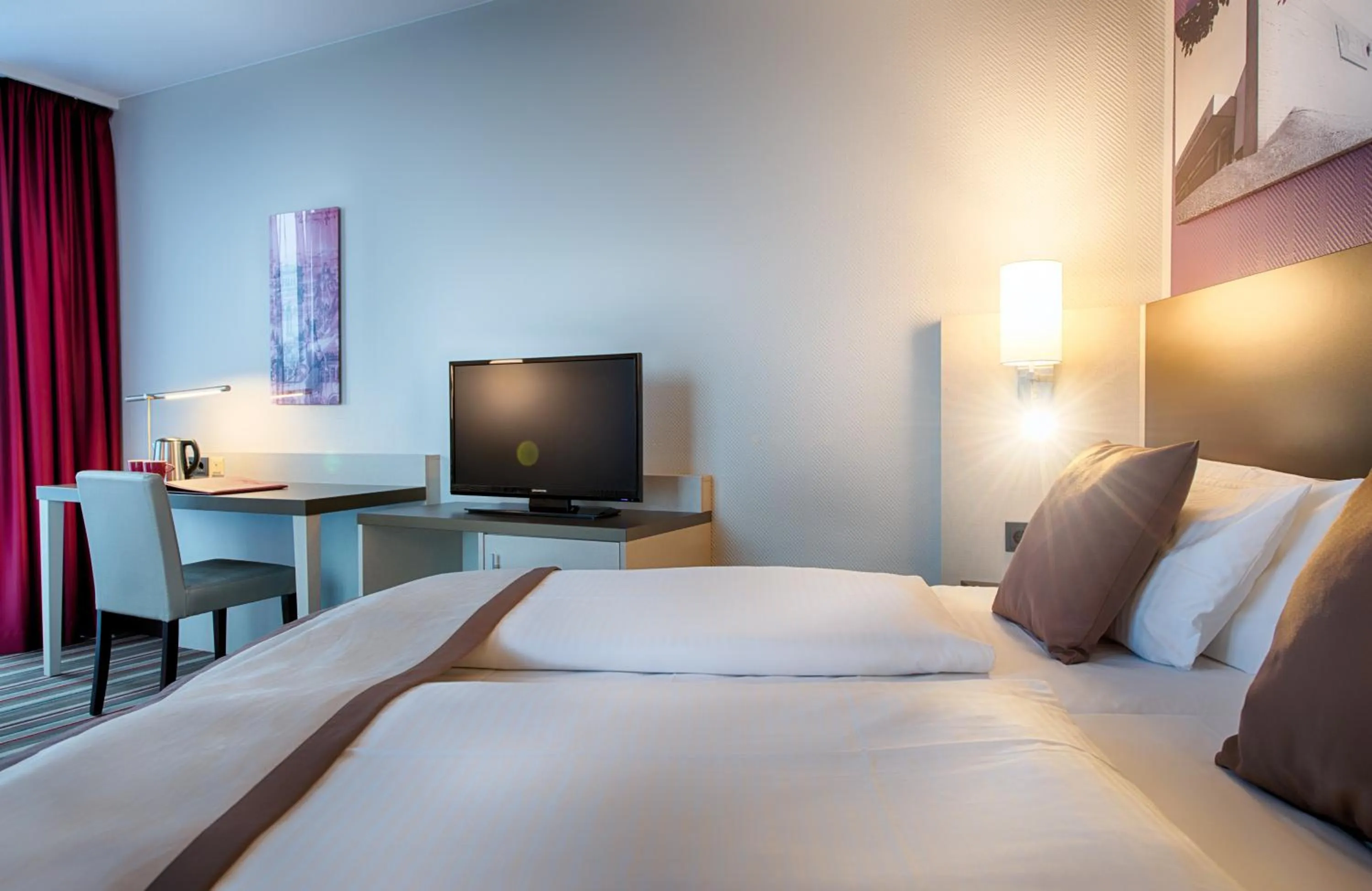 Bedroom, Bed in Leonardo Hotel Hannover Airport